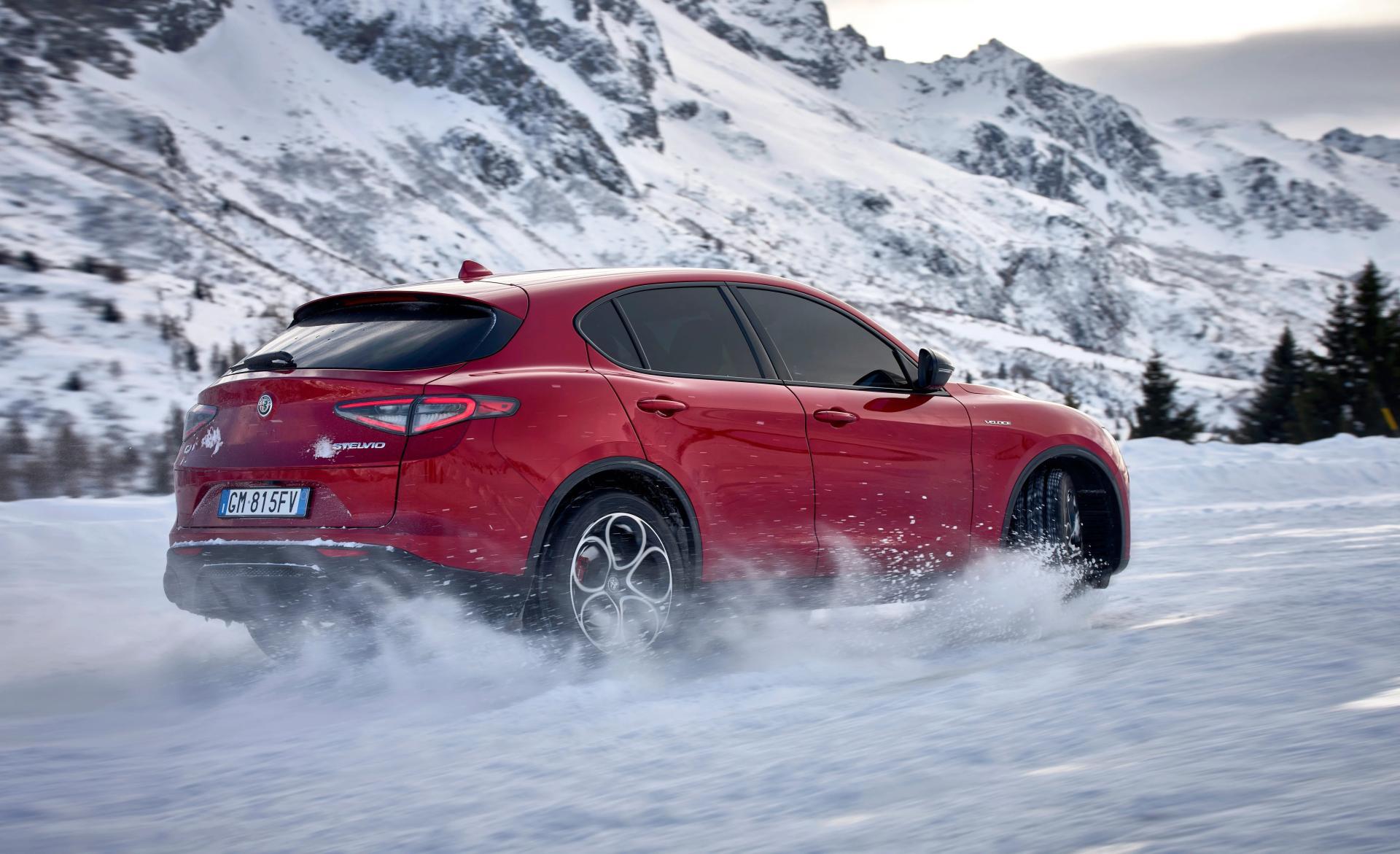 75 lat napędu na cztery koła w Alfie Romeo - od "Matty" po inteligentne Q4