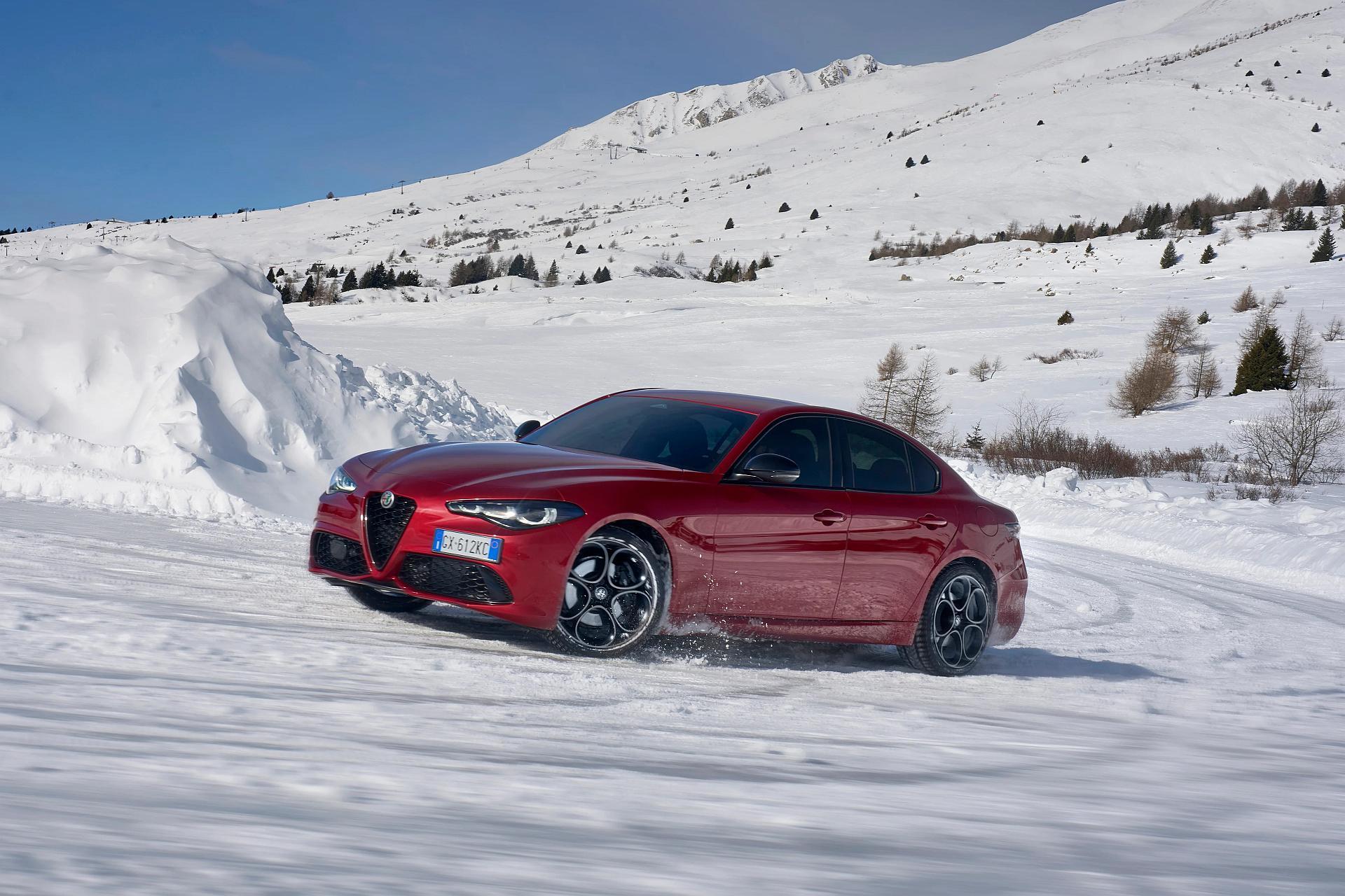 75 lat napędu na cztery koła w Alfie Romeo - od "Matty" po inteligentne Q4