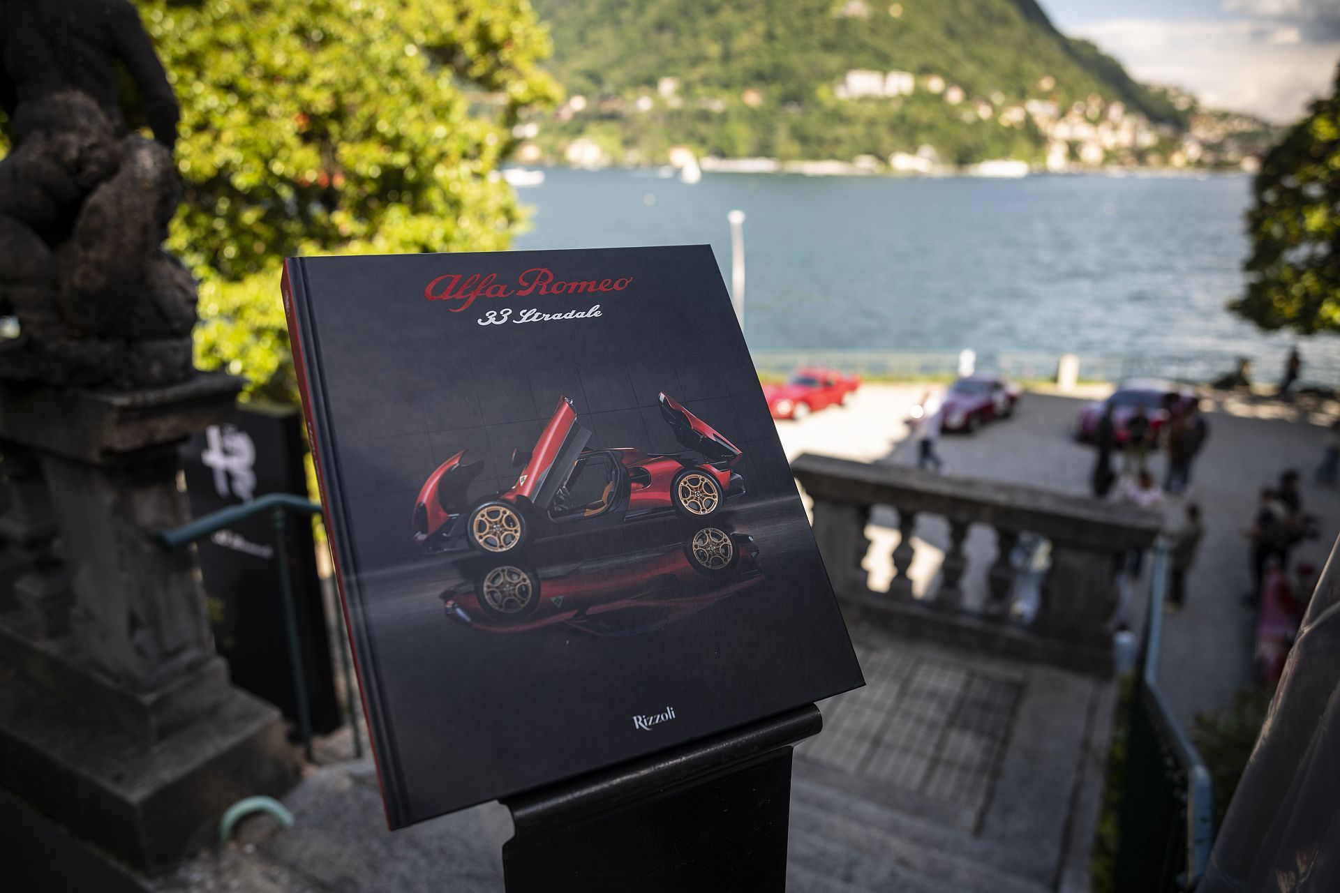 Alfa Romeo 33 Stradale - książka o legendzie i nowej ikonie marki