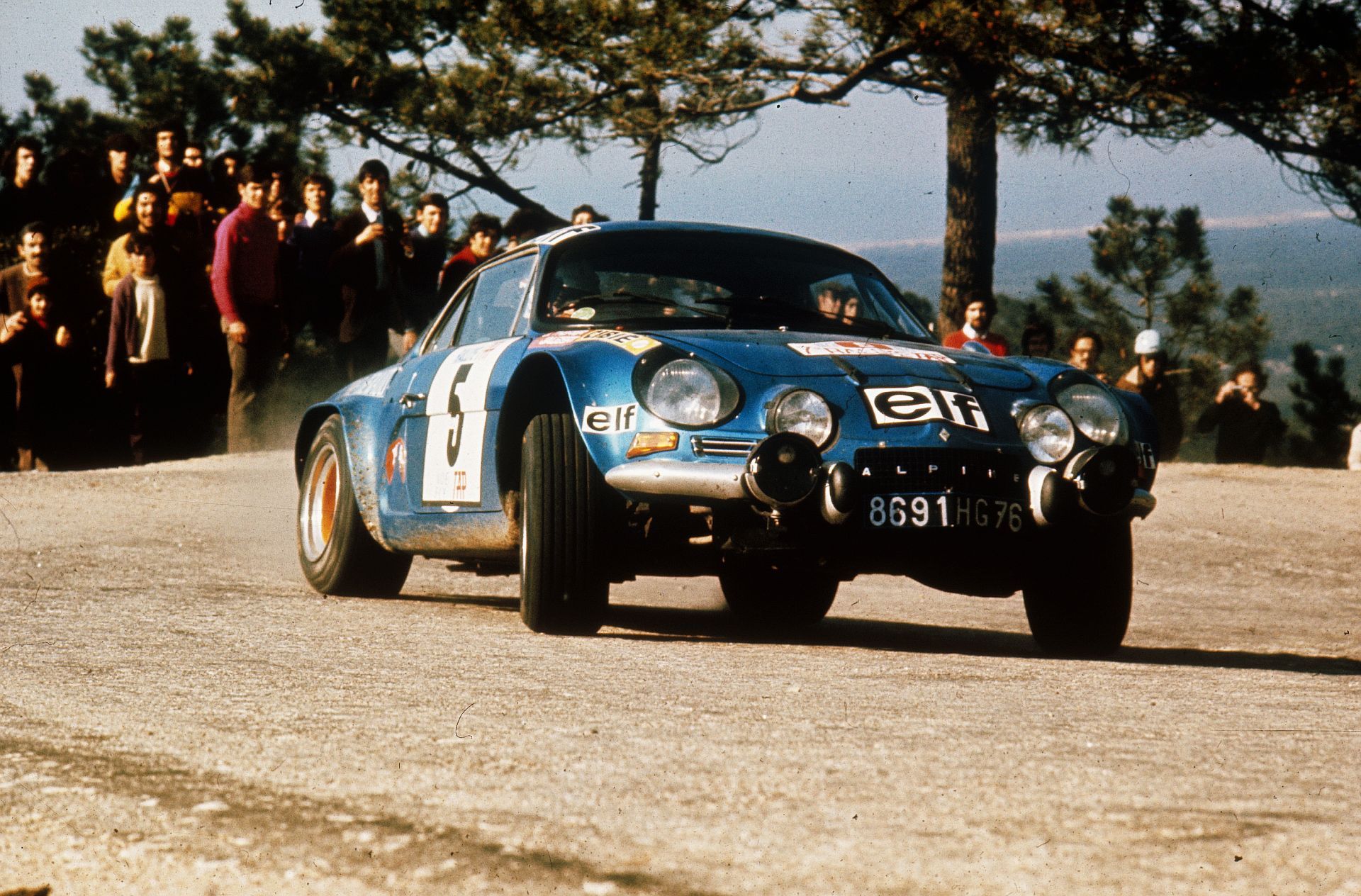 Alpine świętuje 70-lecie motorsportu i kobiecego wkładu w wyścigi na Goodwood Revival