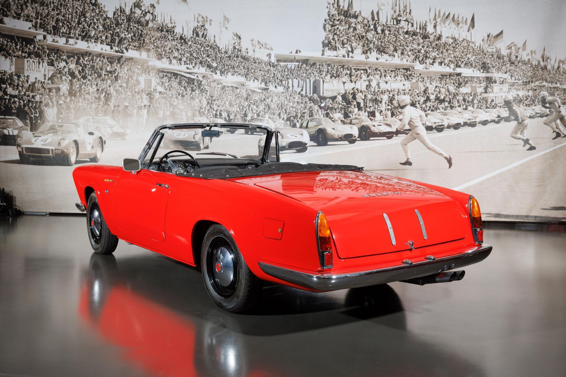 Gran Turismo z logo skorpiona - Fiat Abarth 2200 Allemano Spider