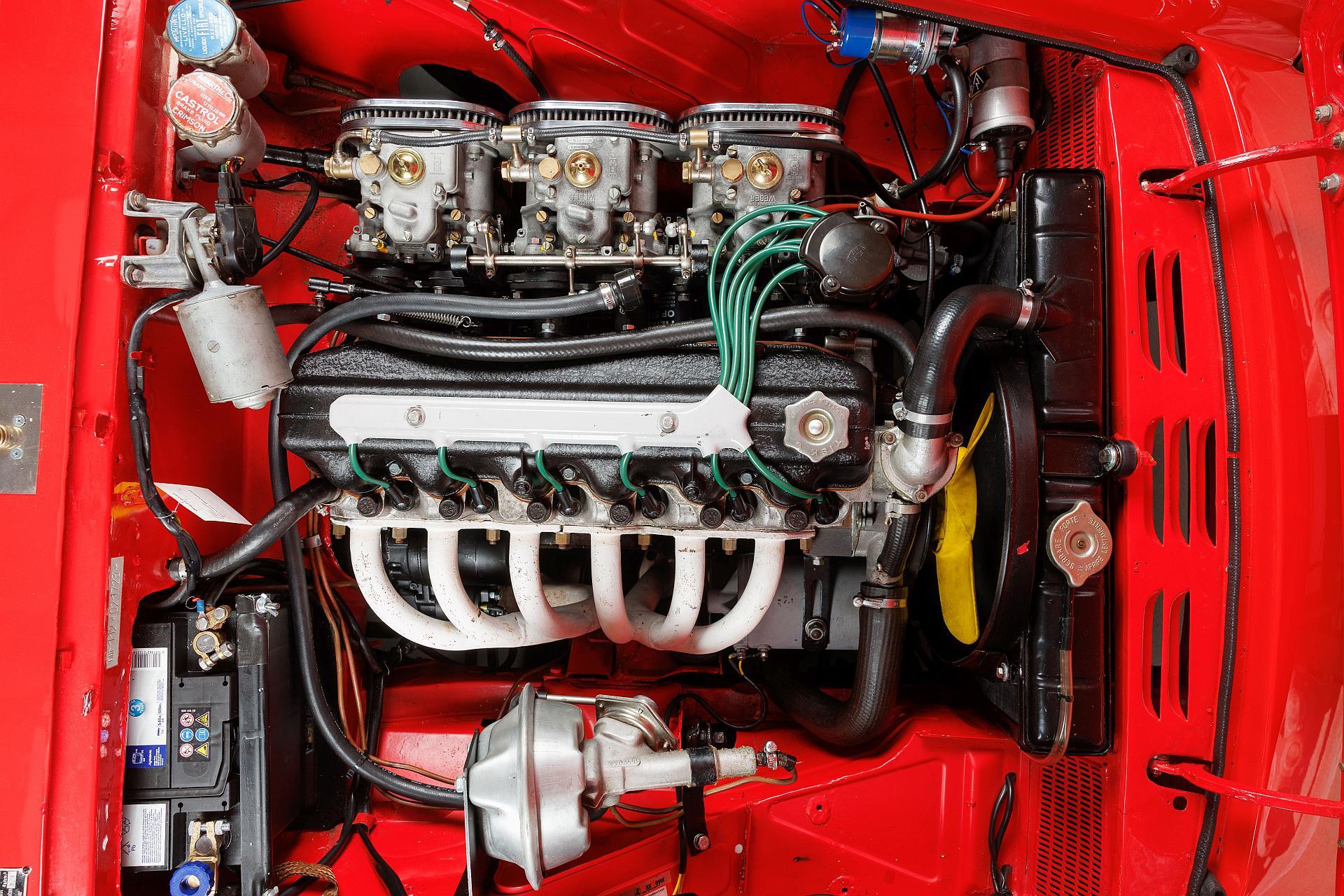 Gran Turismo z logo skorpiona - Fiat Abarth 2200 Allemano Spider