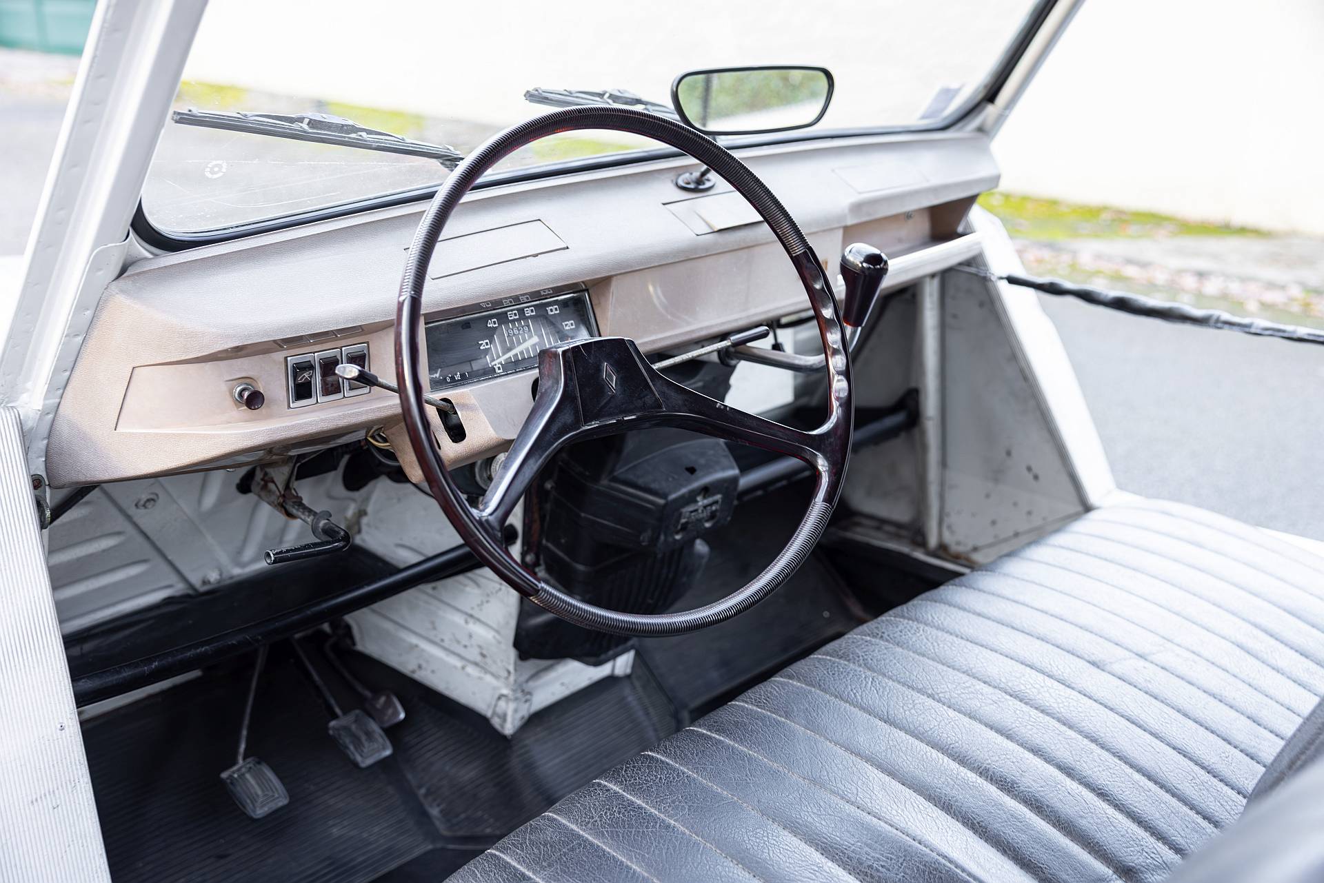 Renault 4 Plein Air - francuski powiew wolności lat 60.