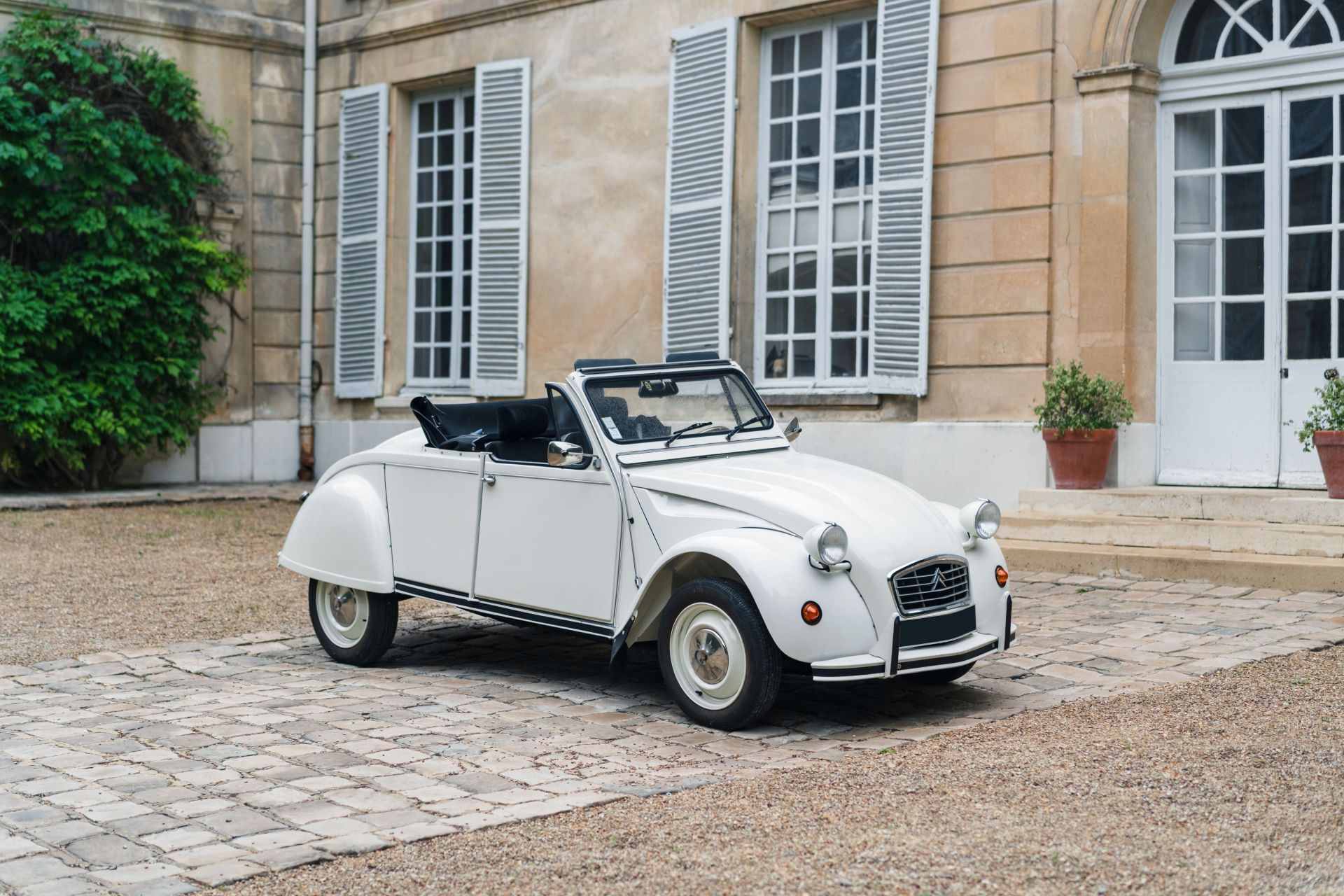 Klasyczna elegancja z duszą - Citroën 2CV Azelle Roberta Oprona