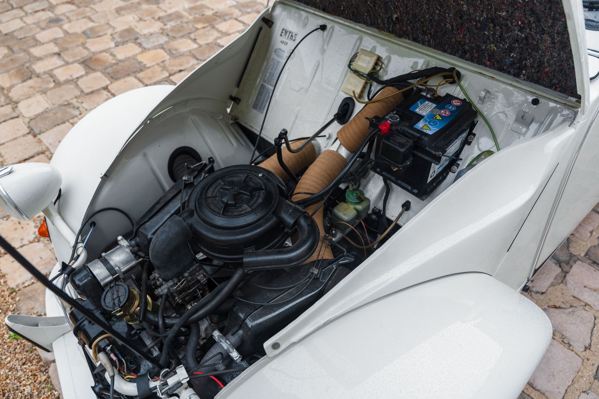 Klasyczna elegancja z duszą - Citroën 2CV Azelle Roberta Oprona