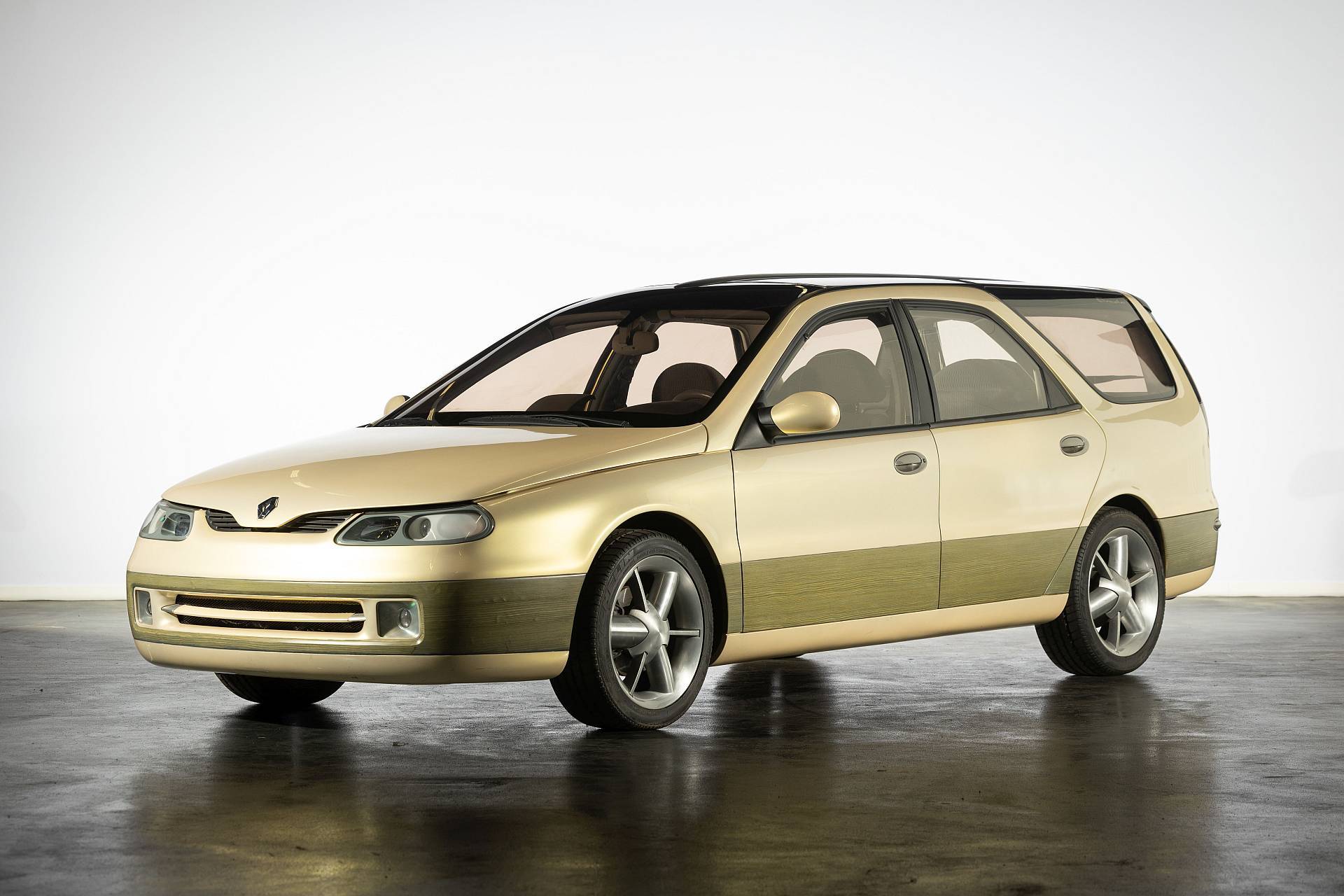 Koncepcyjne Renault Evado z 1995 roku trafi do Polski