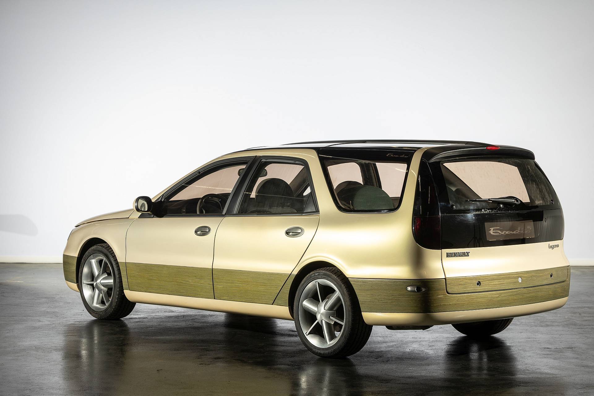 Koncepcyjne Renault Evado z 1995 roku trafi do Polski