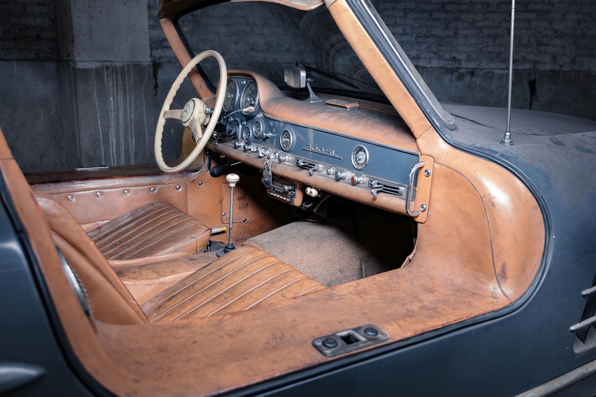 Święty Graal kolekcjonerów - oryginalny Mercedes-Benz 300 SL "Gullwing" z paryską duszą