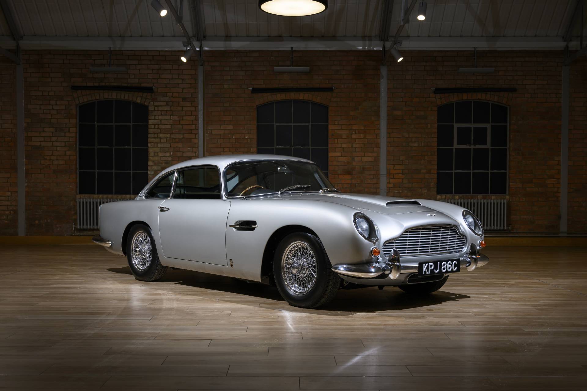 Aston Martin DB5 - 50 lat czekania na perfekcję