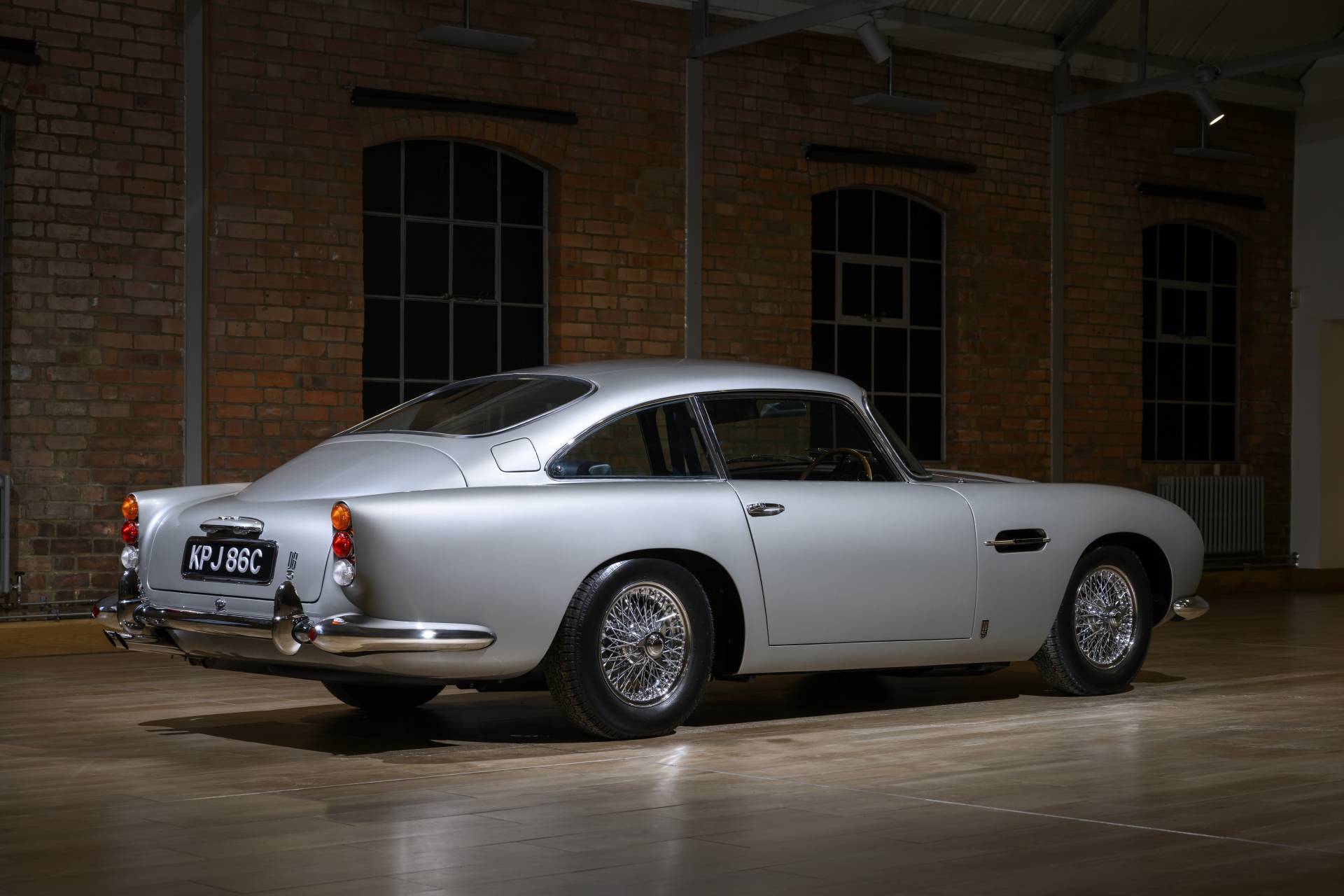 Aston Martin DB5 - 50 lat czekania na perfekcję