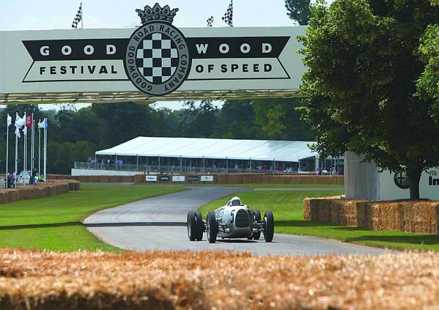 Auto Union "Silver Arrow" Type C z 1936 r. na torze Goodwood