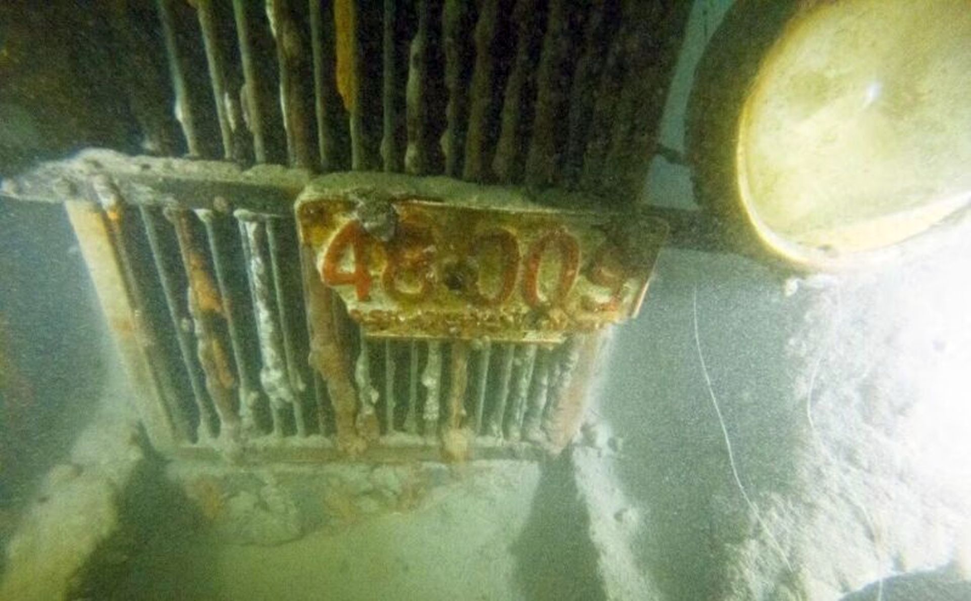 Zabytkowy samochód odnaleziony po 80 latach na dnie jeziora Banff