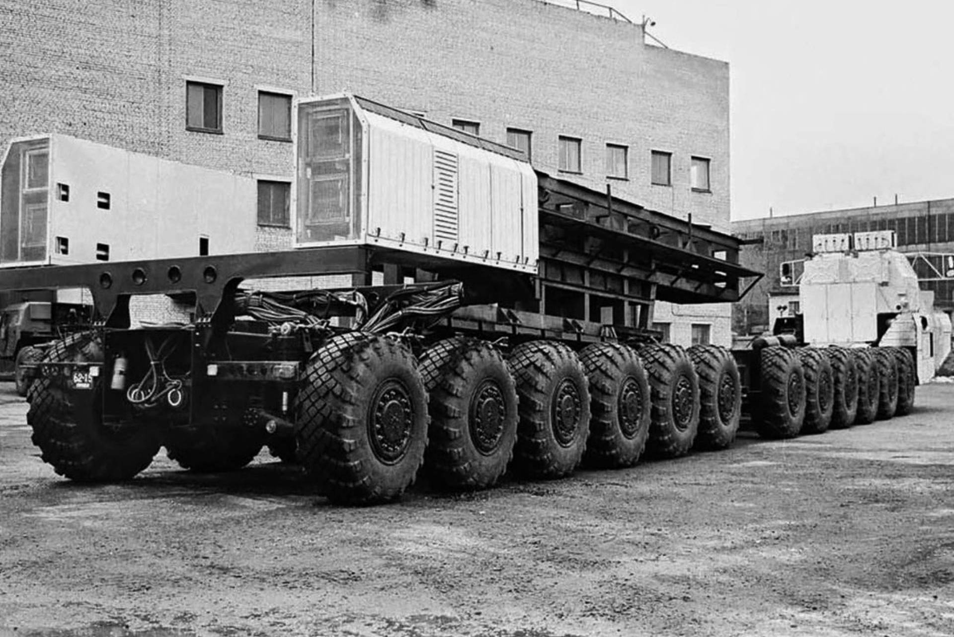 MAZ-7907 - gigant na 24 kołach, który zadziwił świat