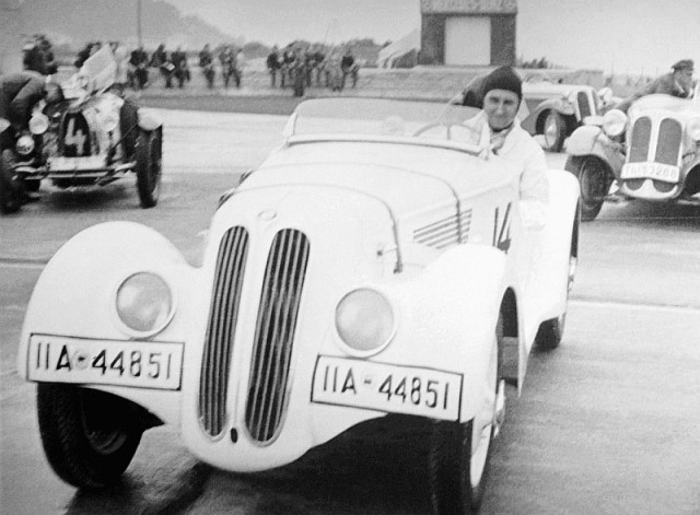 75 lat BMW 328