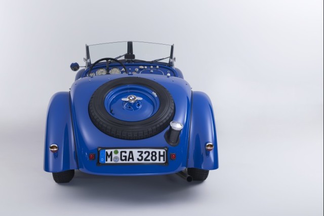 75 lat BMW 328