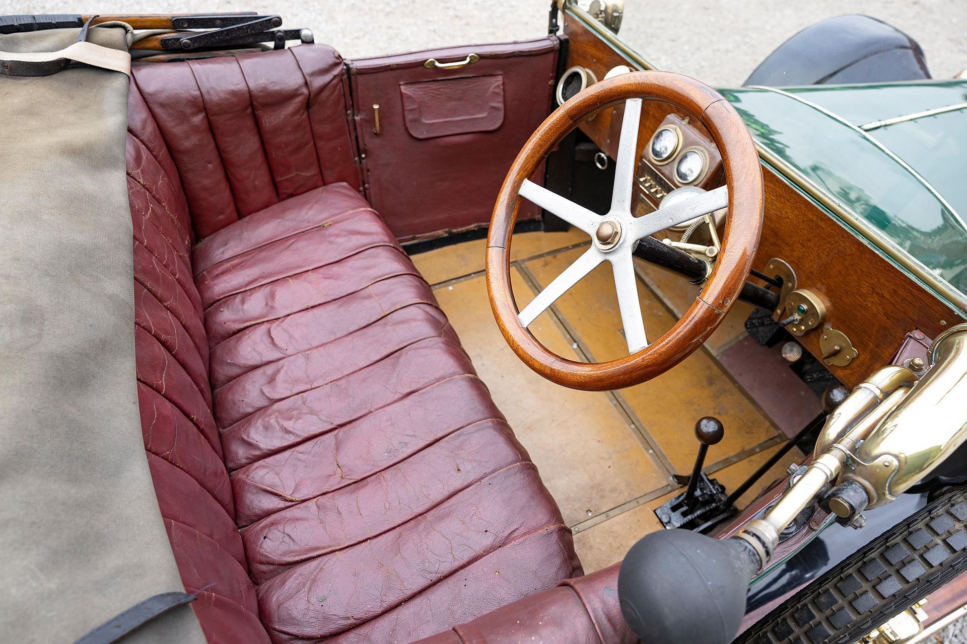 Enfield 10hp Tourer 1915 - ostatni blask epoki edwardiańskiej