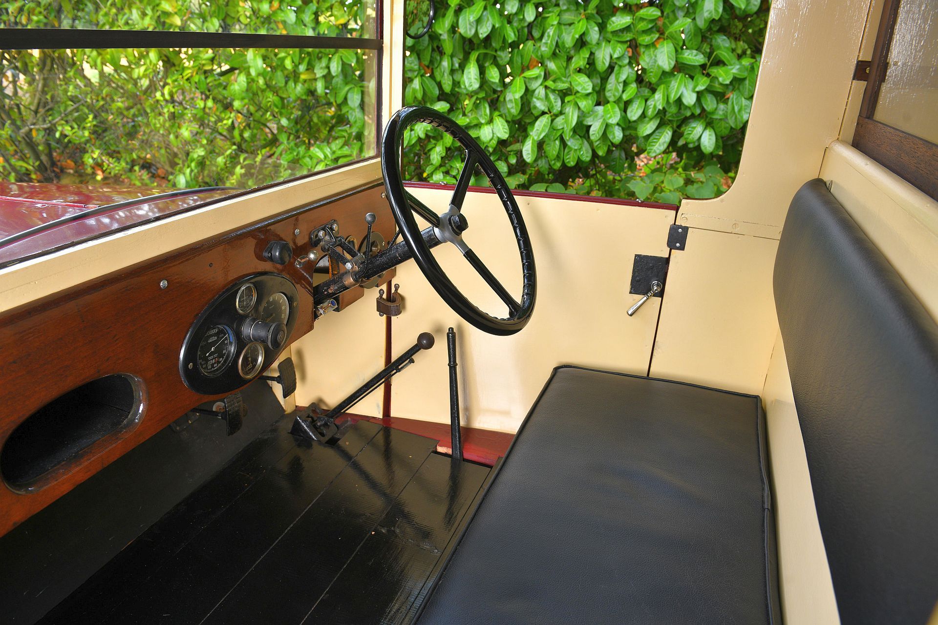 Singer 10/26hp Delivery Van - klasyczny dostawczak, który woził banany