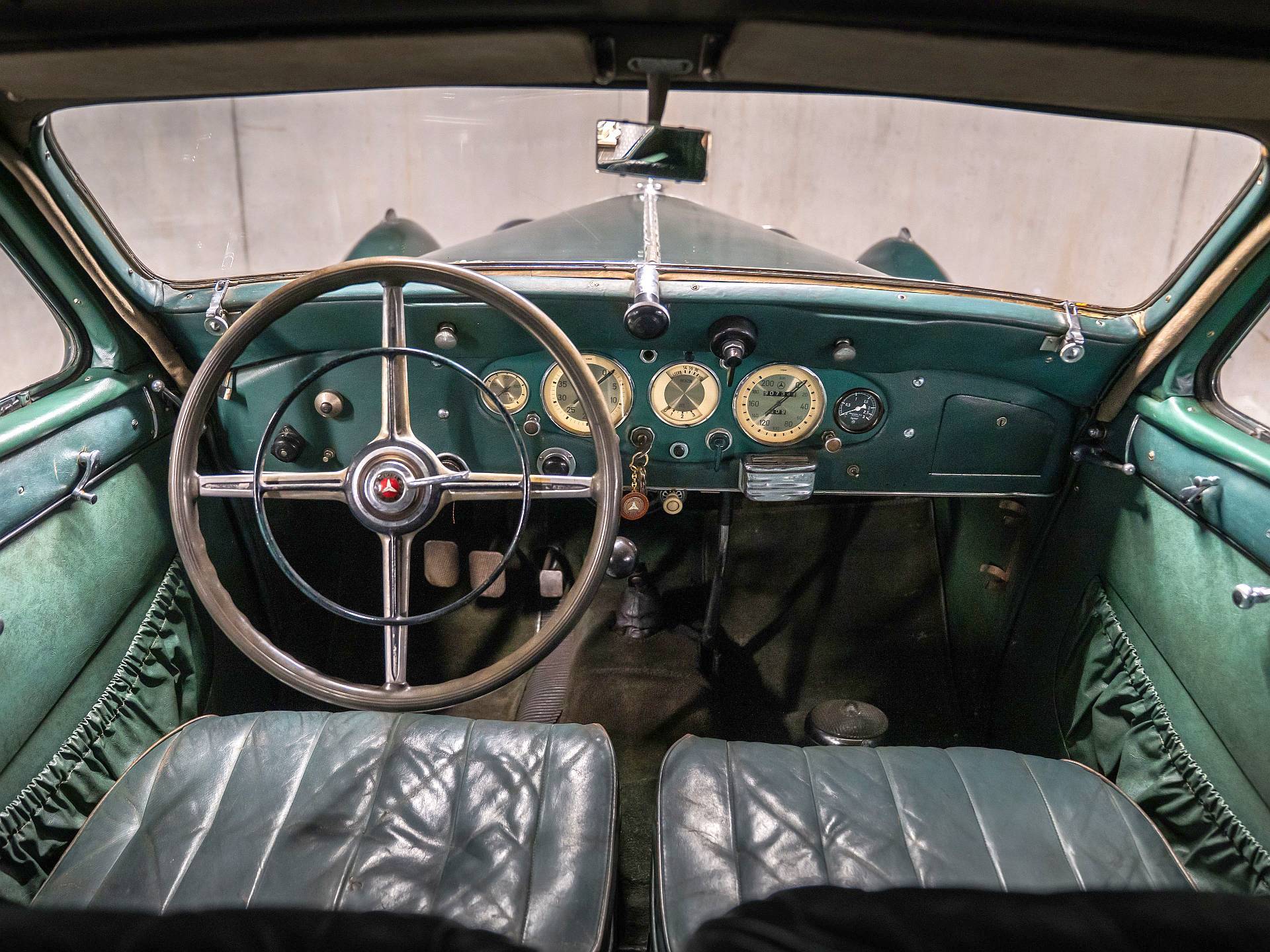 Mercedes-Benz 500K Vanvooren - gdy niemiecka technika spotkała francuską elegancję