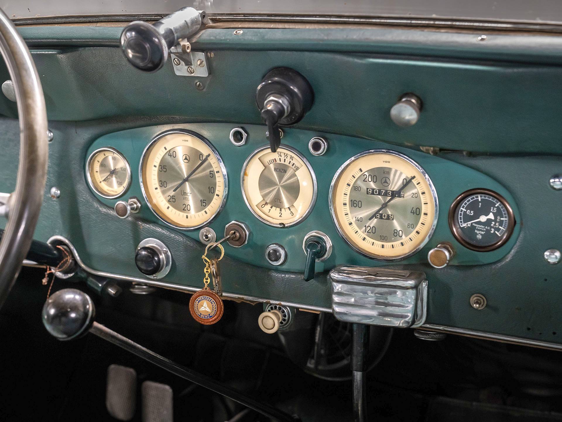 Mercedes-Benz 500K Vanvooren - gdy niemiecka technika spotkała francuską elegancję