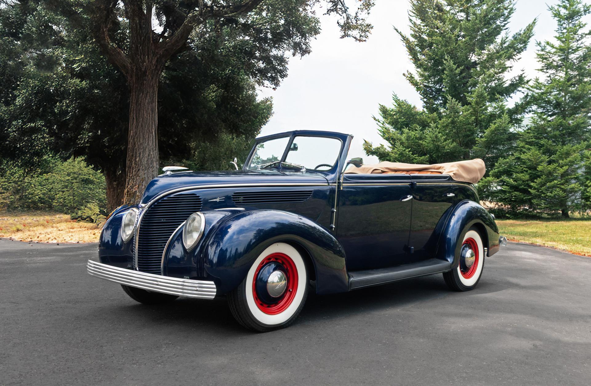 Ford Deluxe Convertible Sedan - najrzadszy i najbardziej luksusowy Ford swojej epoki