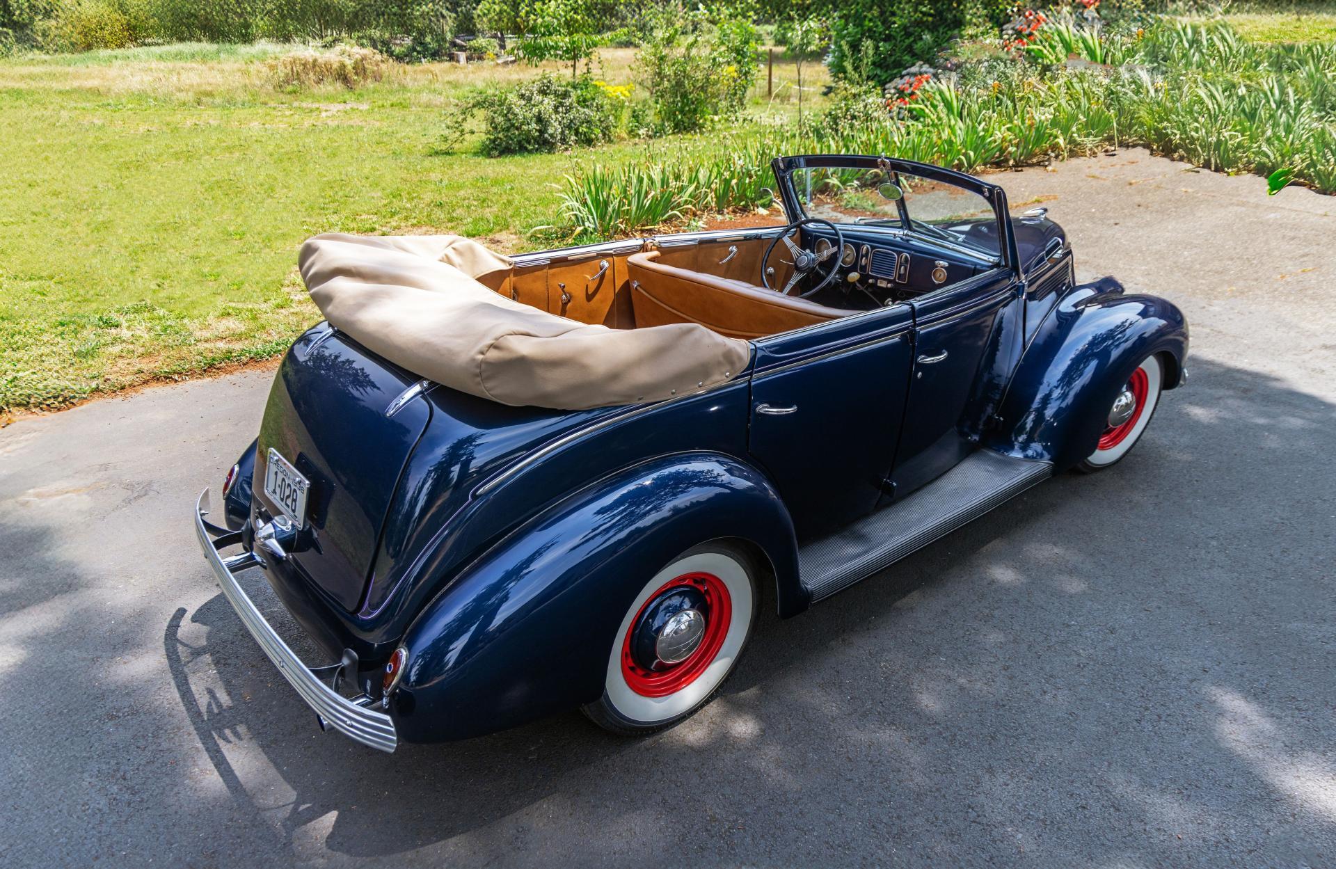 Ford Deluxe Convertible Sedan - najrzadszy i najbardziej luksusowy Ford swojej epoki