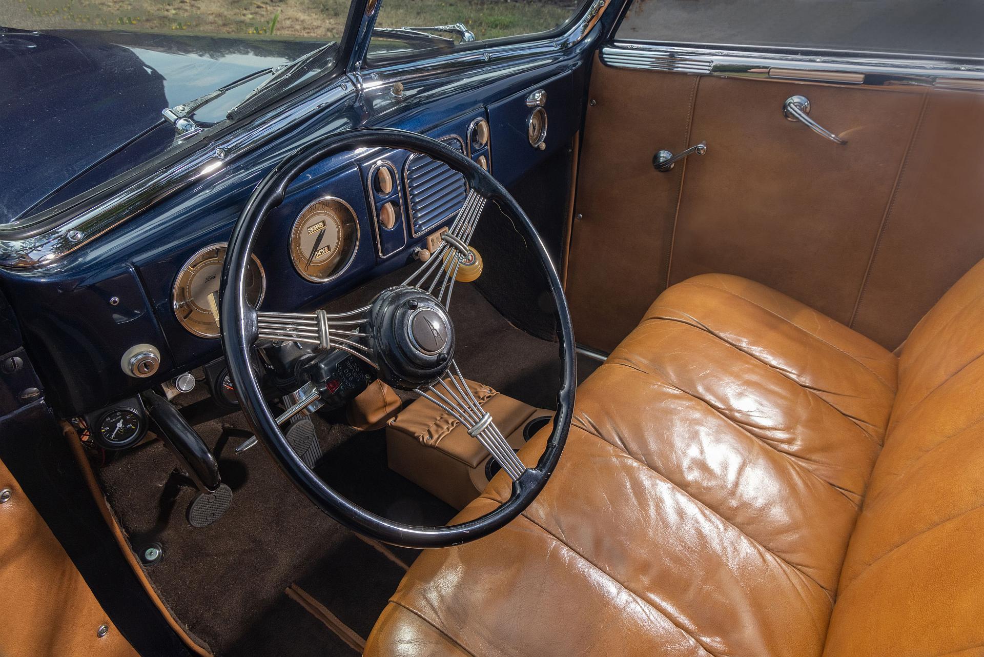 Ford Deluxe Convertible Sedan - najrzadszy i najbardziej luksusowy Ford swojej epoki