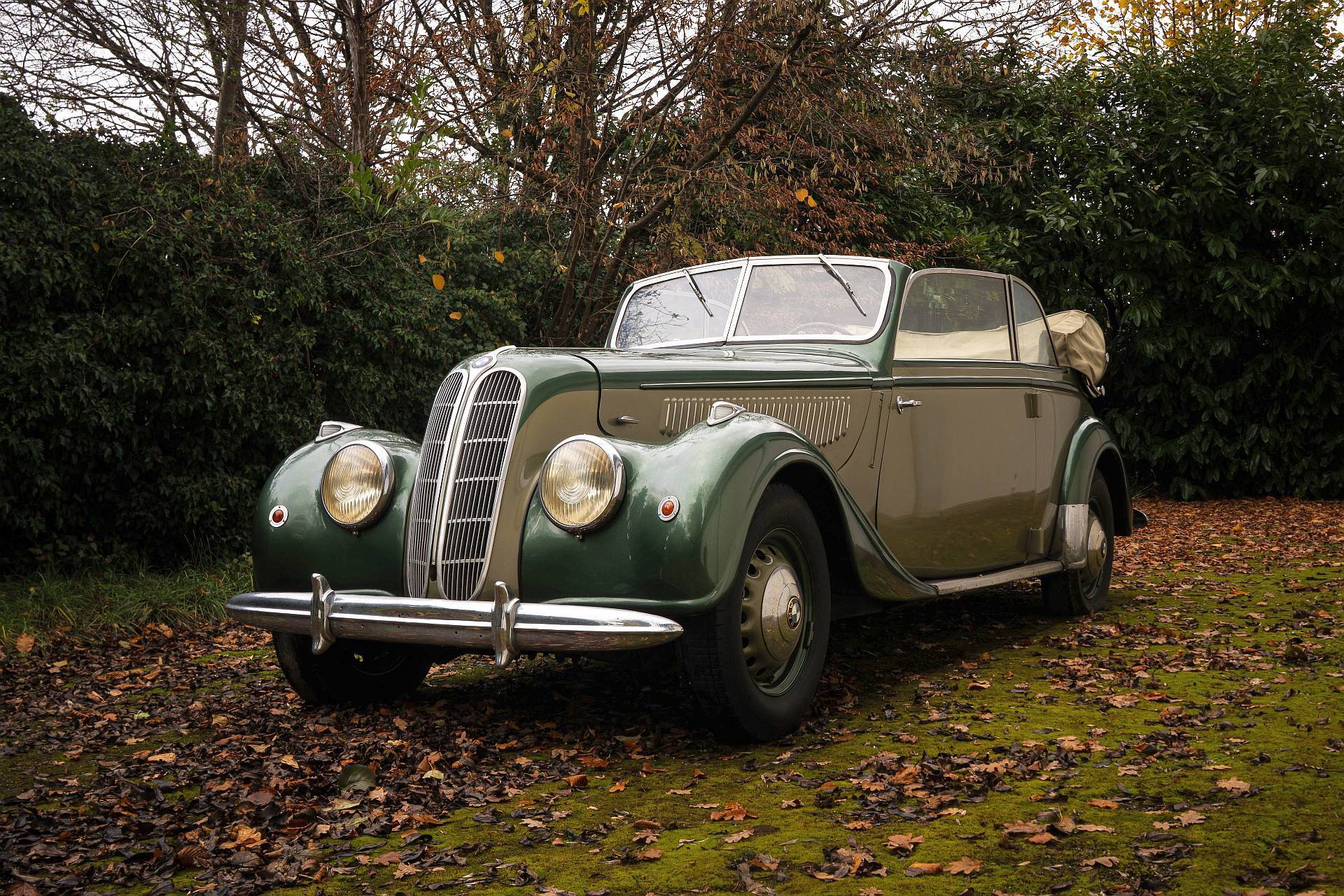 BMW 335 Cabriolet - ostatni akord (przed)wojennej elegancji