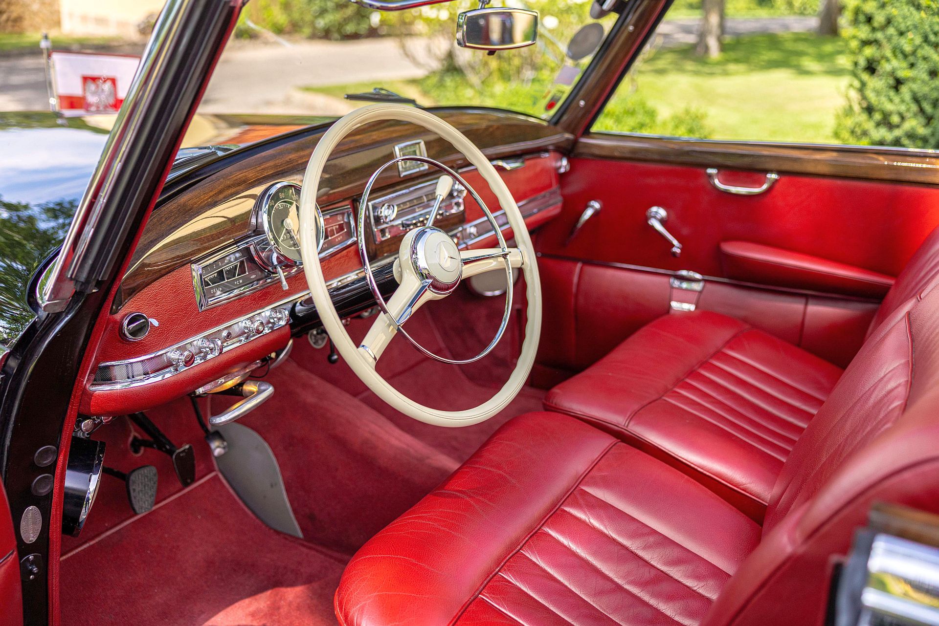 Mercedes-Benz 300a Cabriolet D "Adenauer" - klasyka luksusu polskiego rządu