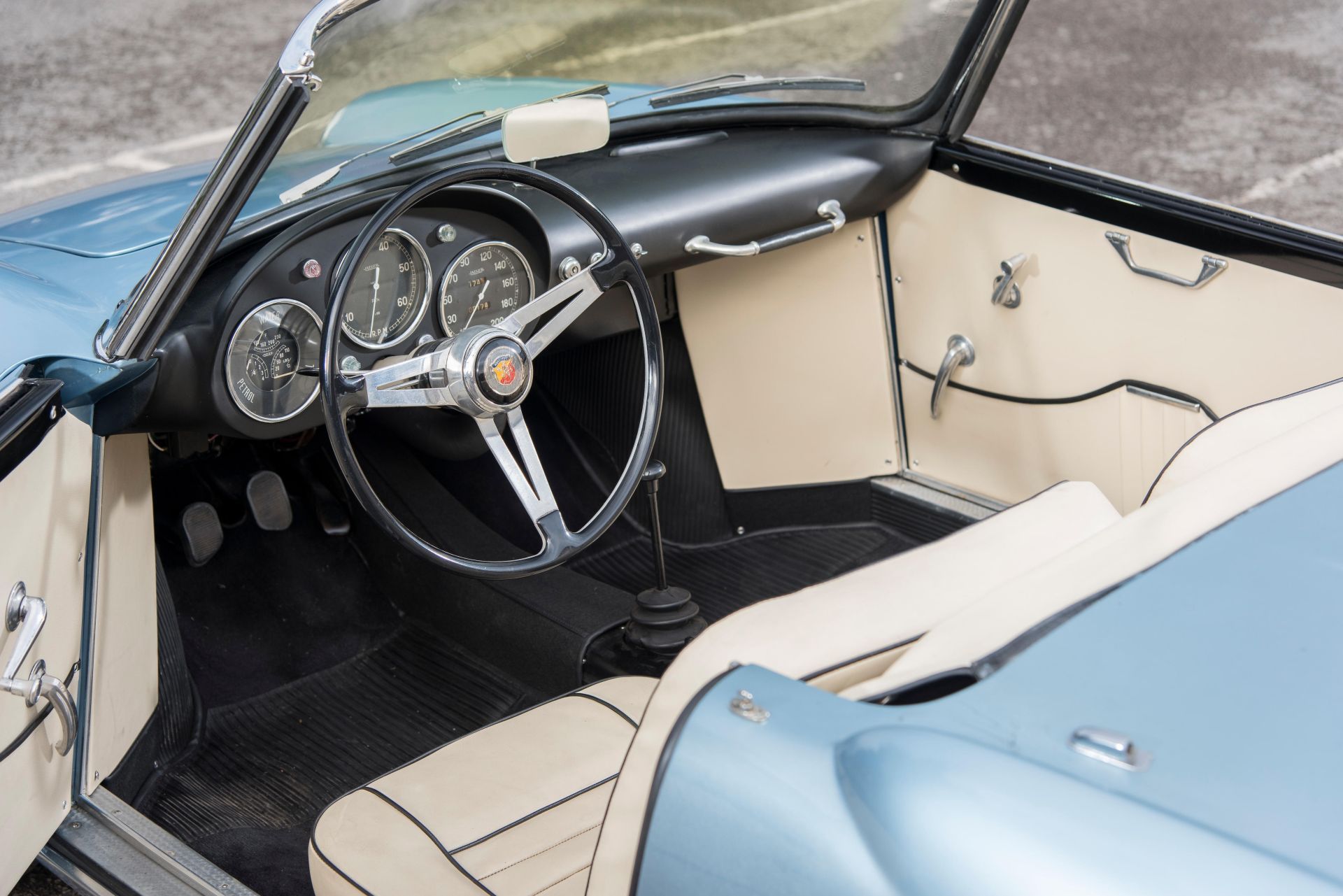 Abarth 750 Allemano Spyder - mały samochód, wielka legenda