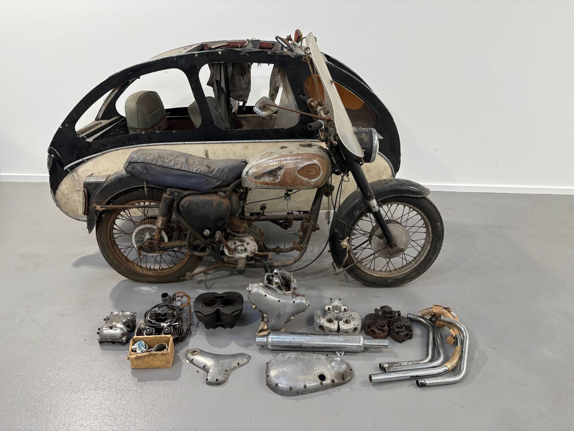 BSA A10 Golden Flash z wózkiem Busmar - wspomnienie ery rodzinnej motoryzacji