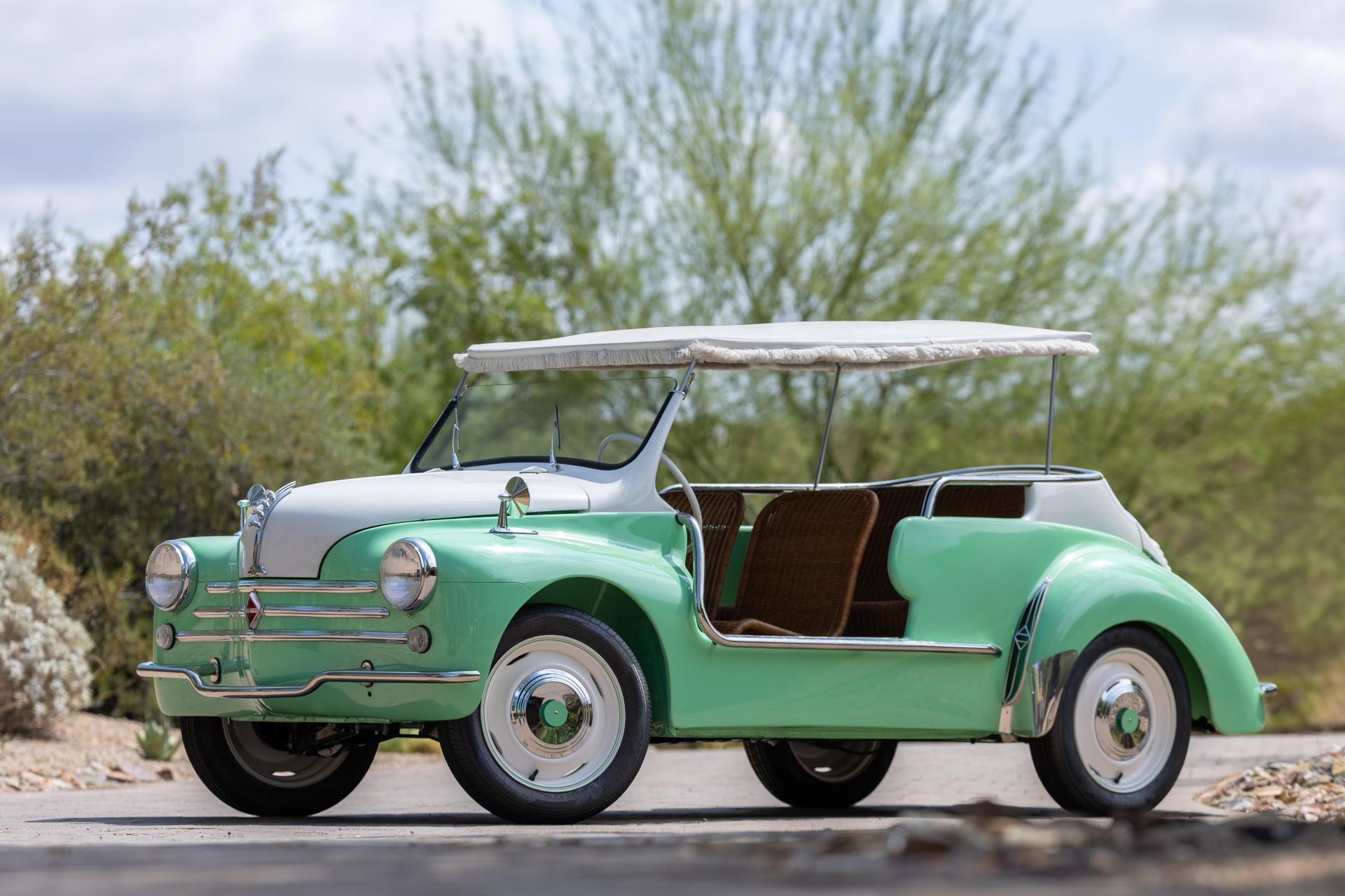Renault 4CV "Jolly" - urokliwy powiew powojennej motoryzacji