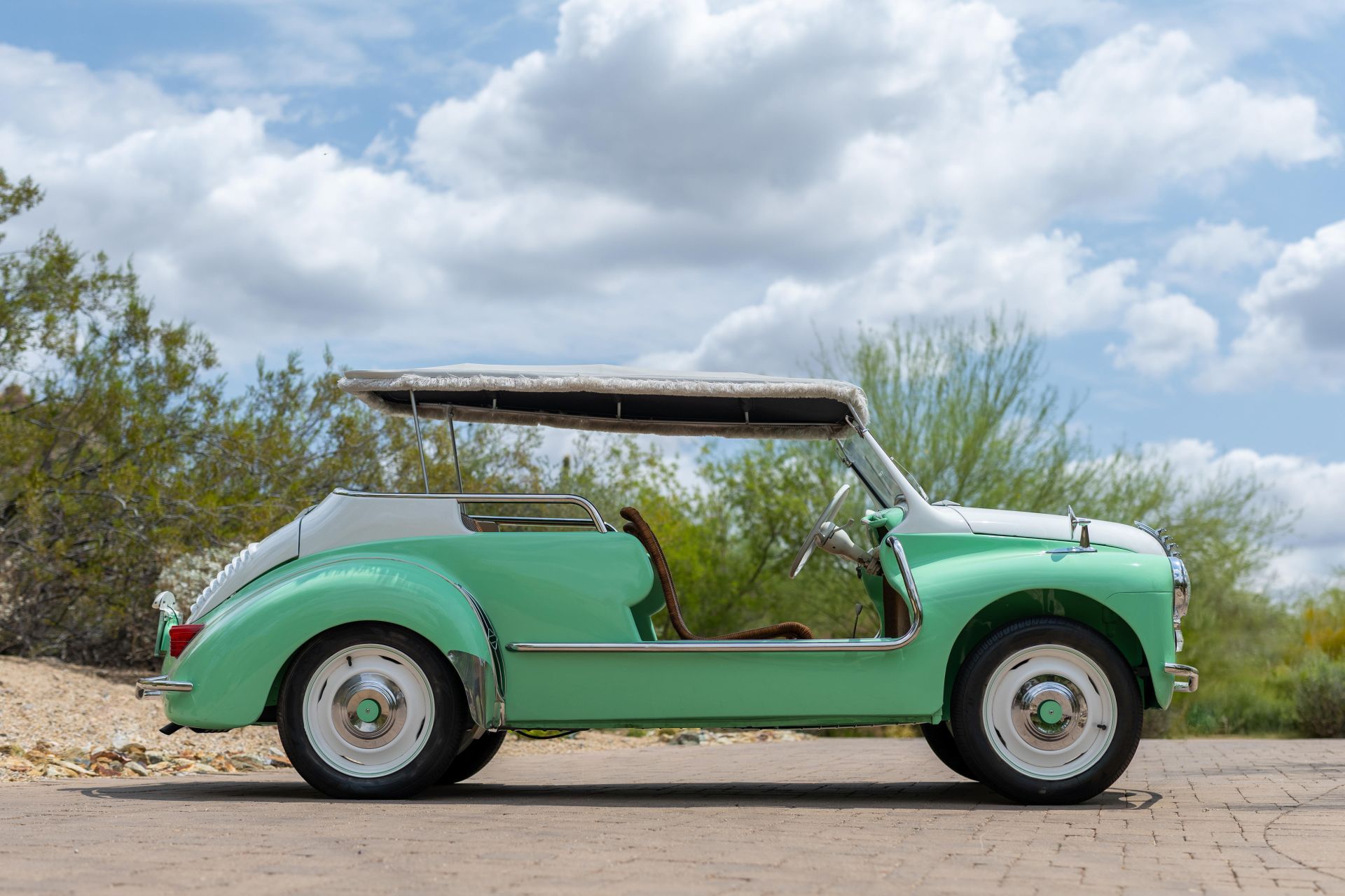 Renault 4CV "Jolly" - urokliwy powiew powojennej motoryzacji