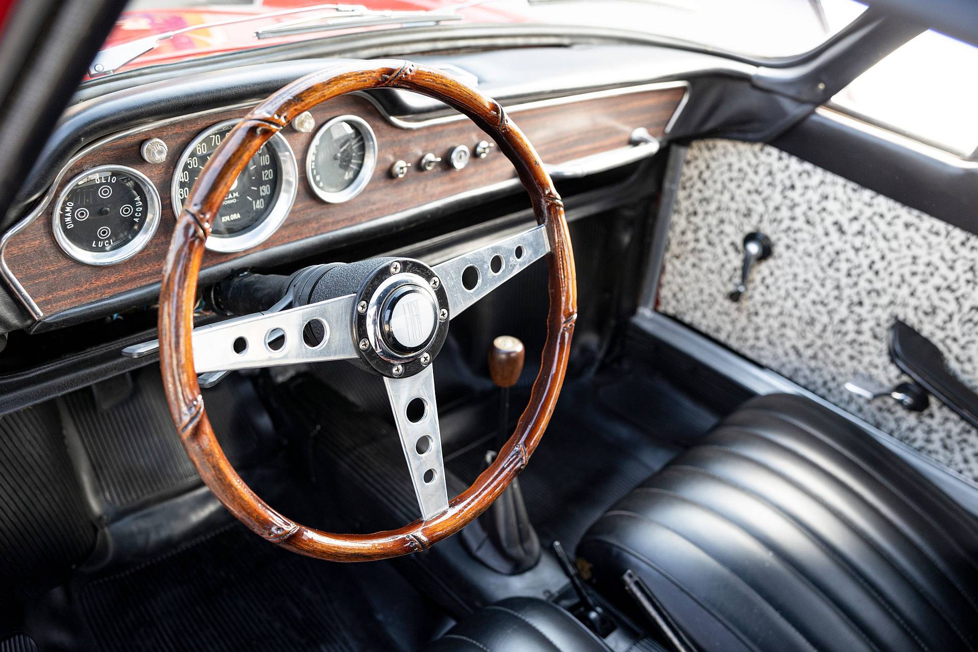 Fiat 750 Vignale Spyder - mały klejnot włoskiej szkoły nadwoziowej