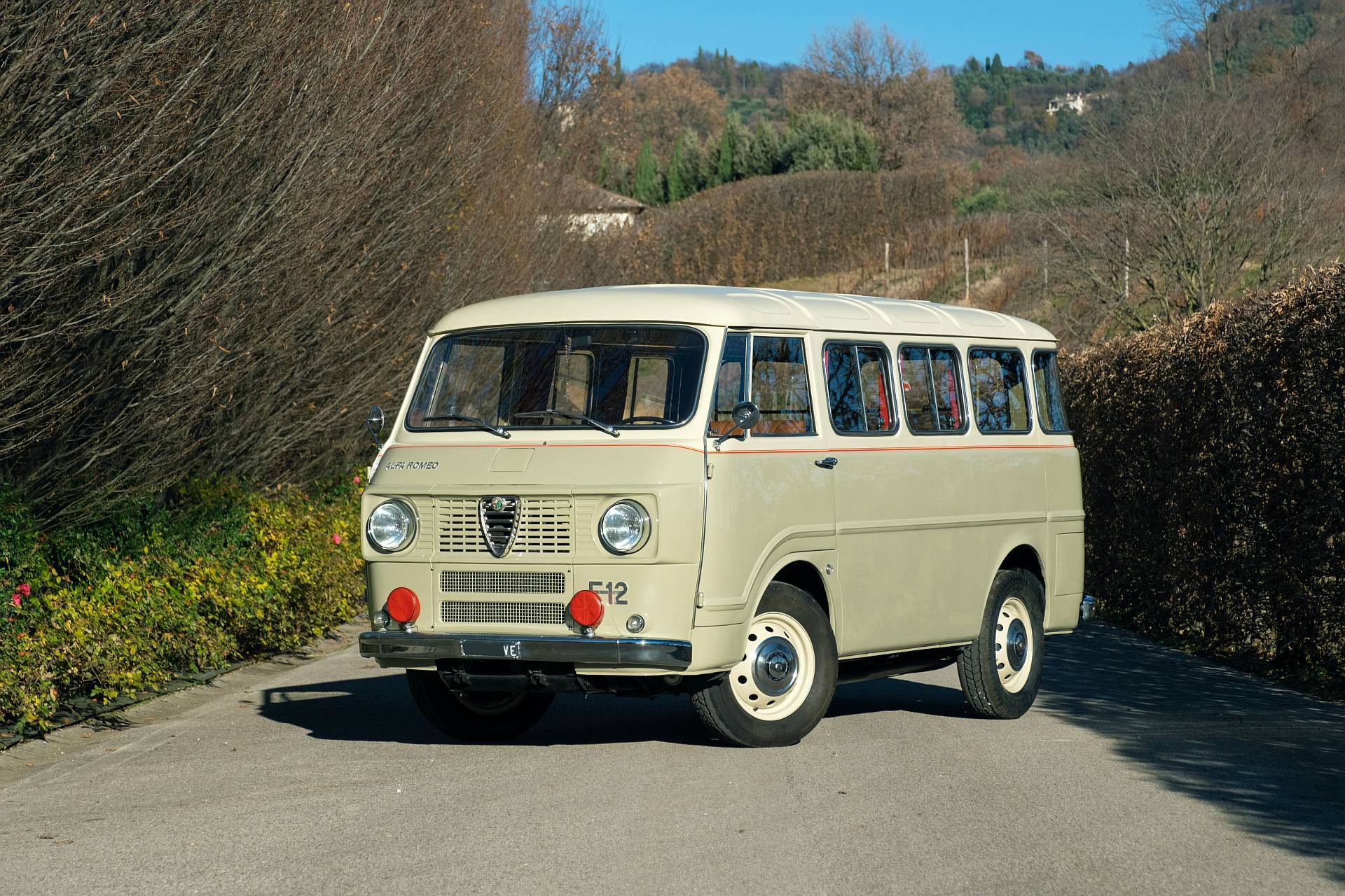 Od służby państwowej do klasyka - Alfa Romeo F12 Minibus