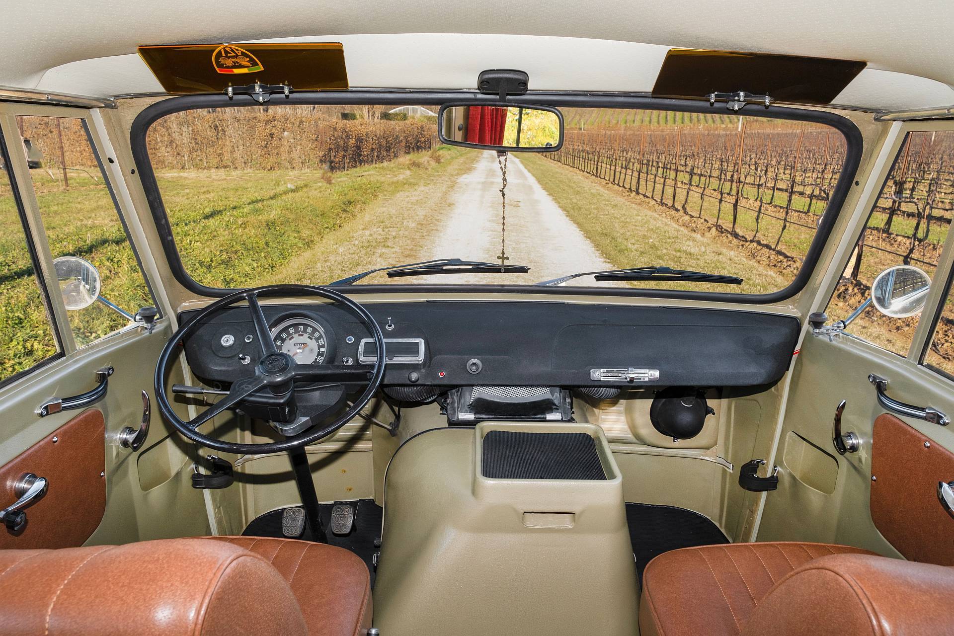 Od służby państwowej do klasyka - Alfa Romeo F12 Minibus