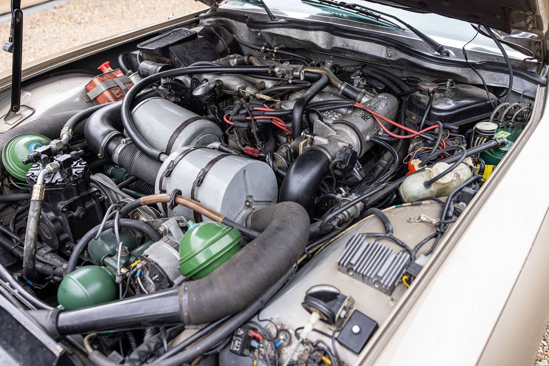 Citroën SM z silnikiem V6 Maserati - aerodynamika, hydropneumatyka i prędkość