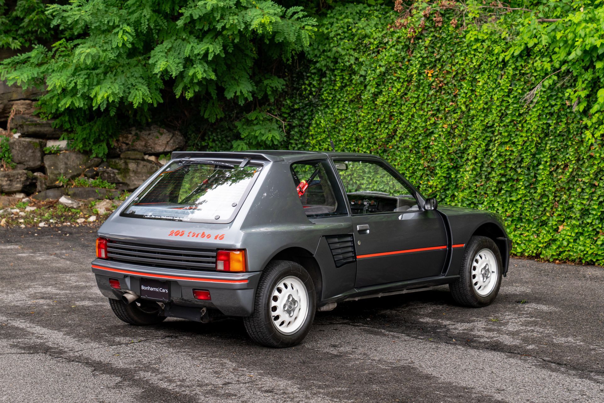 Peugeot 205 Turbo 16 - mały samochód, wielka legenda rajdów