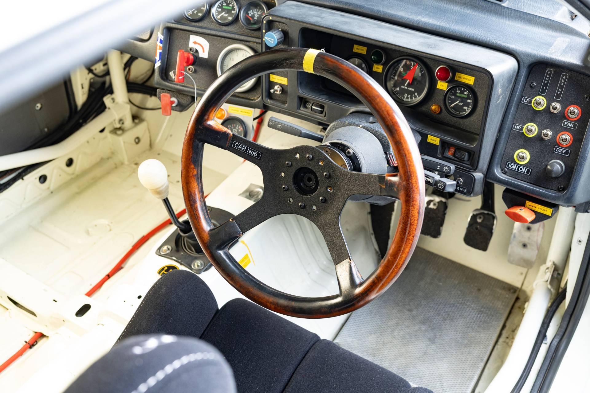 Ford Sierra RS500 legenda Grupy A, która wciąż triumfuje na torach Europy