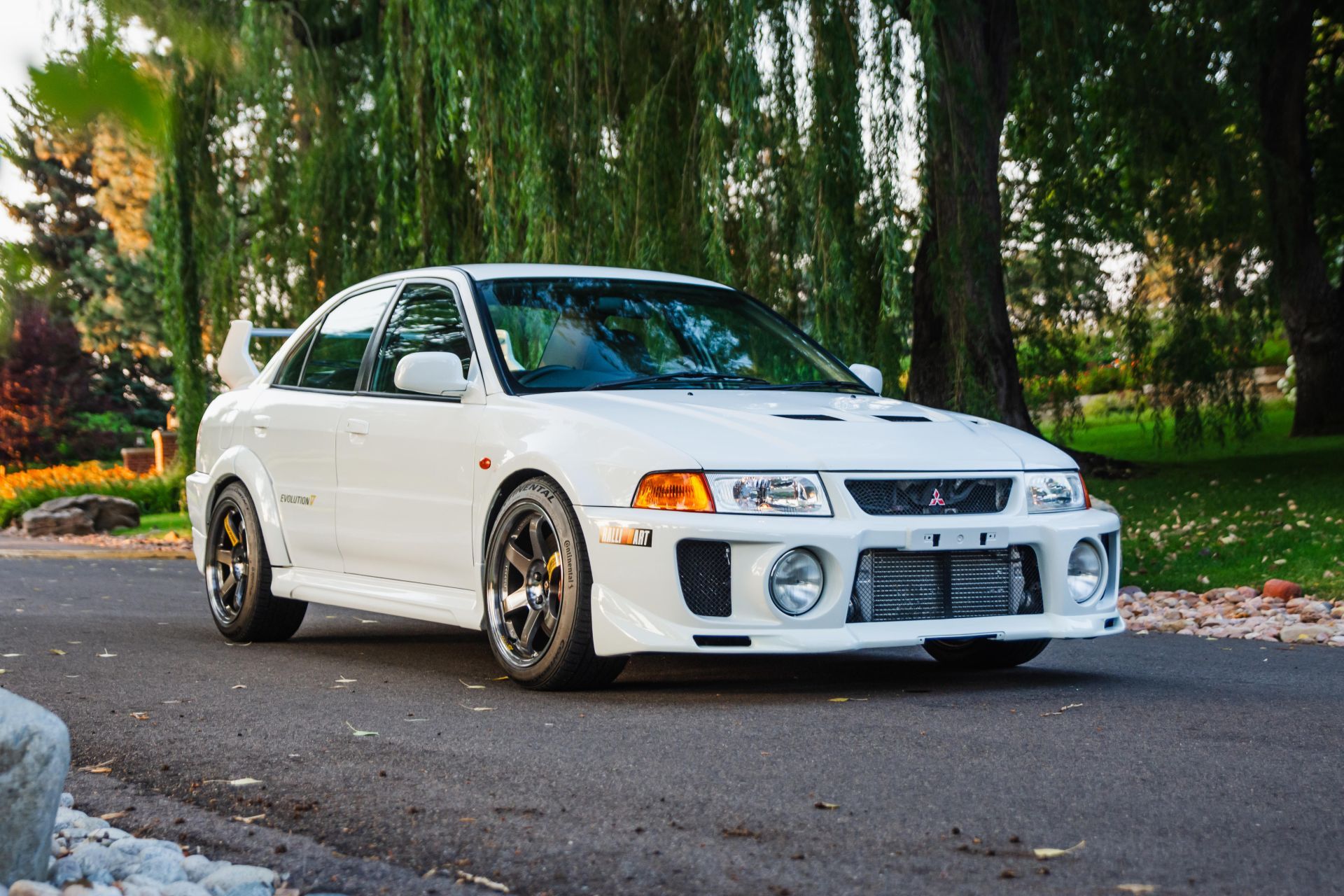 Mitsubishi Lancer Evolution V - legenda rajdów, ikona ulicy