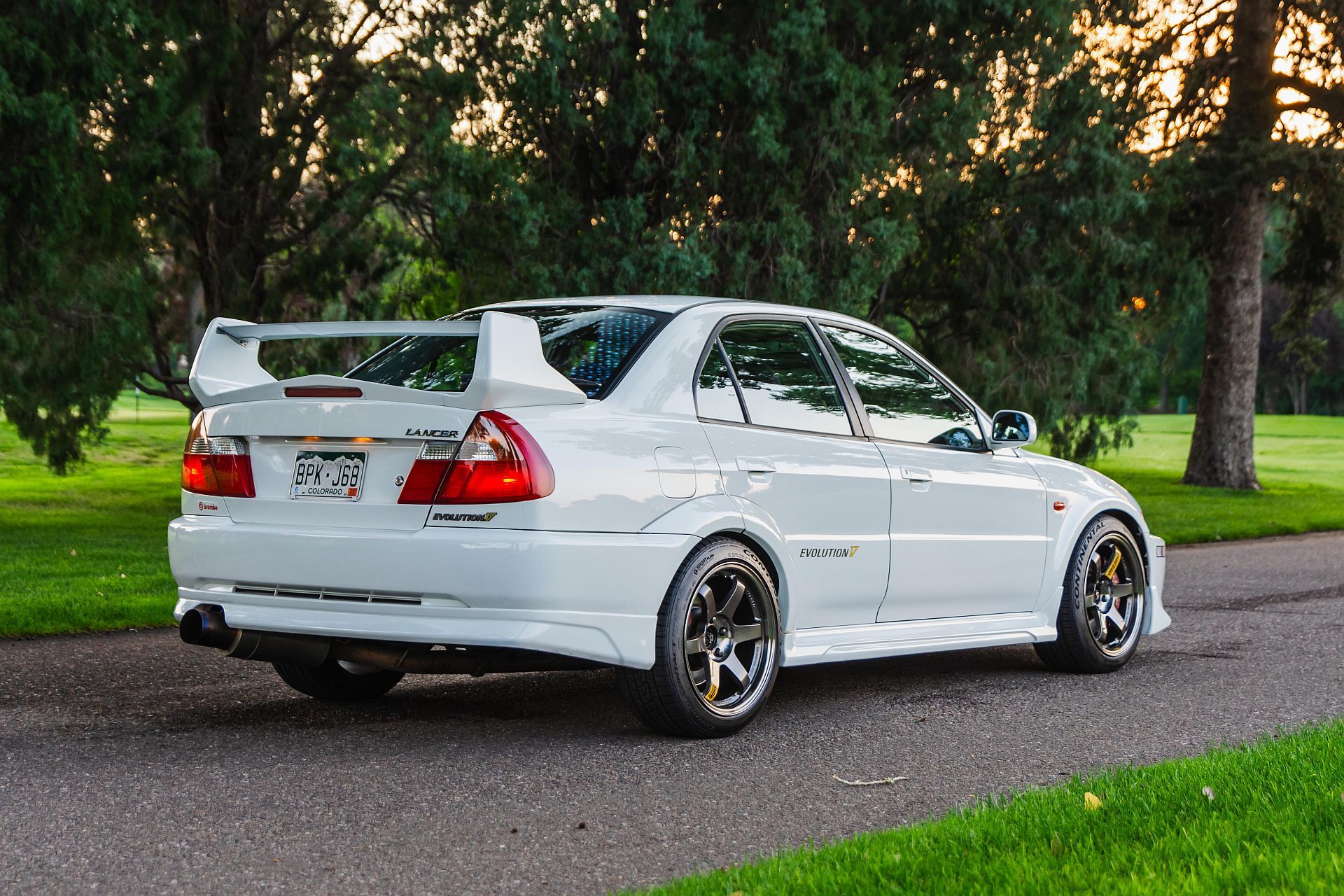 Mitsubishi Lancer Evolution V - legenda rajdów, ikona ulicy