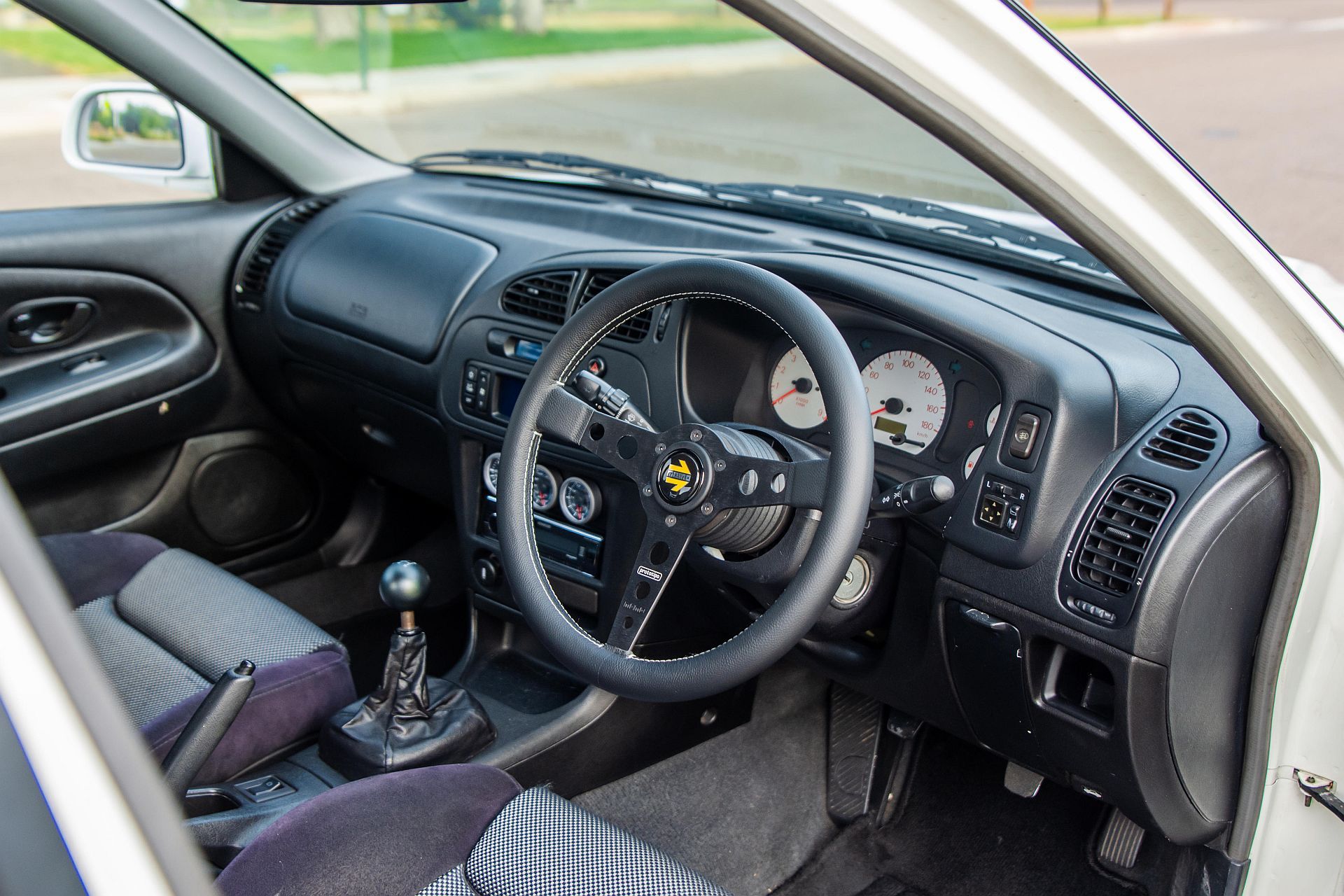 Mitsubishi Lancer Evolution V - legenda rajdów, ikona ulicy