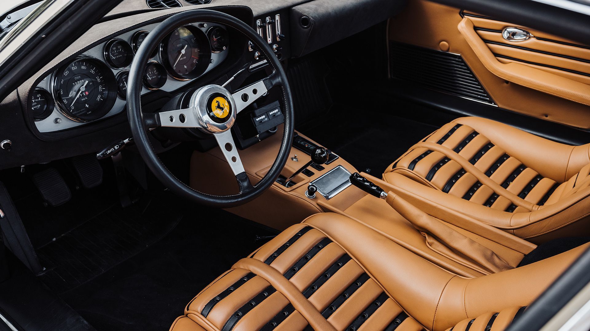 Dwa rzadkie Ferrari 275 GTB/4 i Daytona "Plexi" wystawione pod młotek