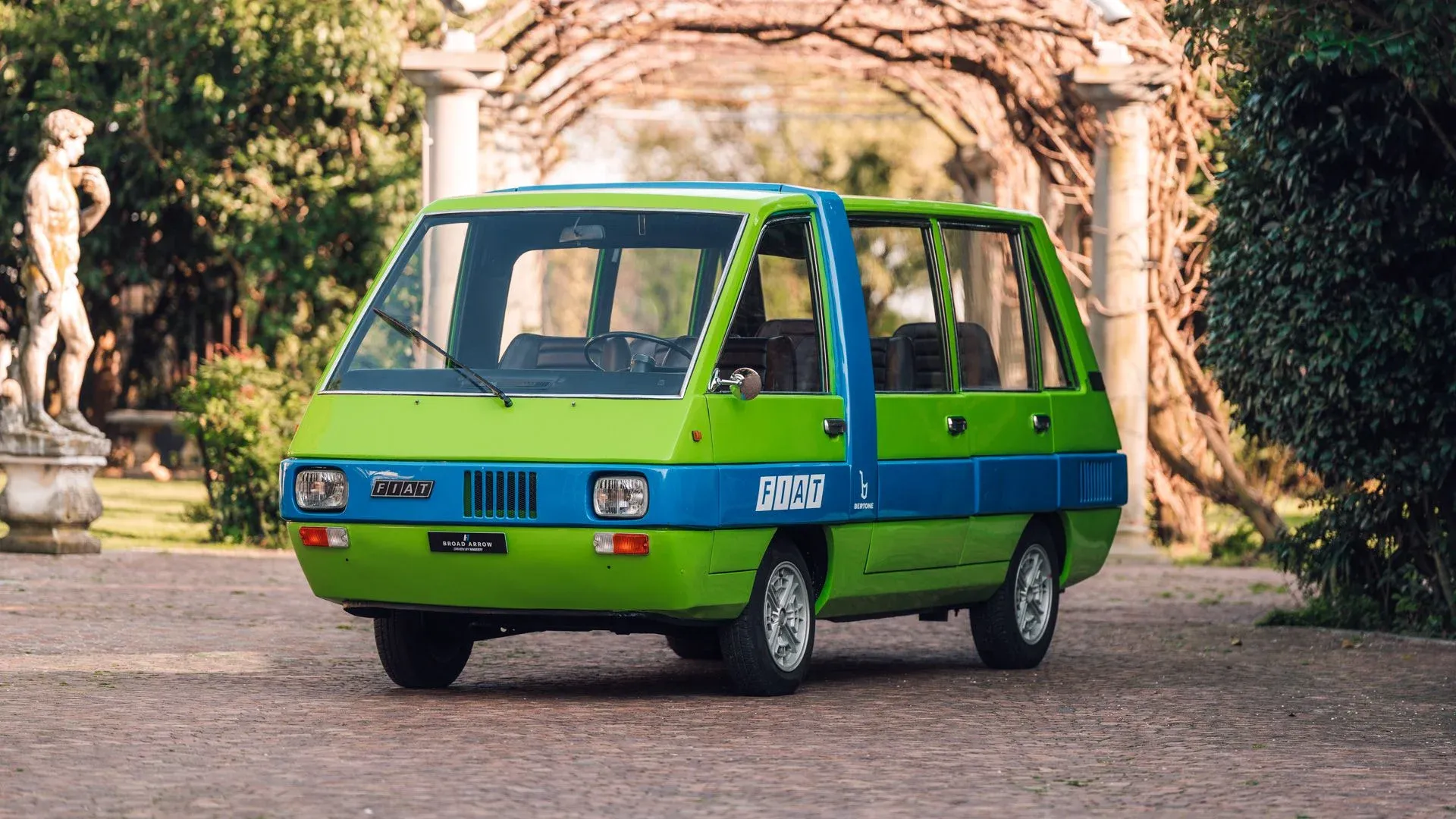 Fiat Visitors Bus - ekskluzywny transport dla gości epoki Agnellego