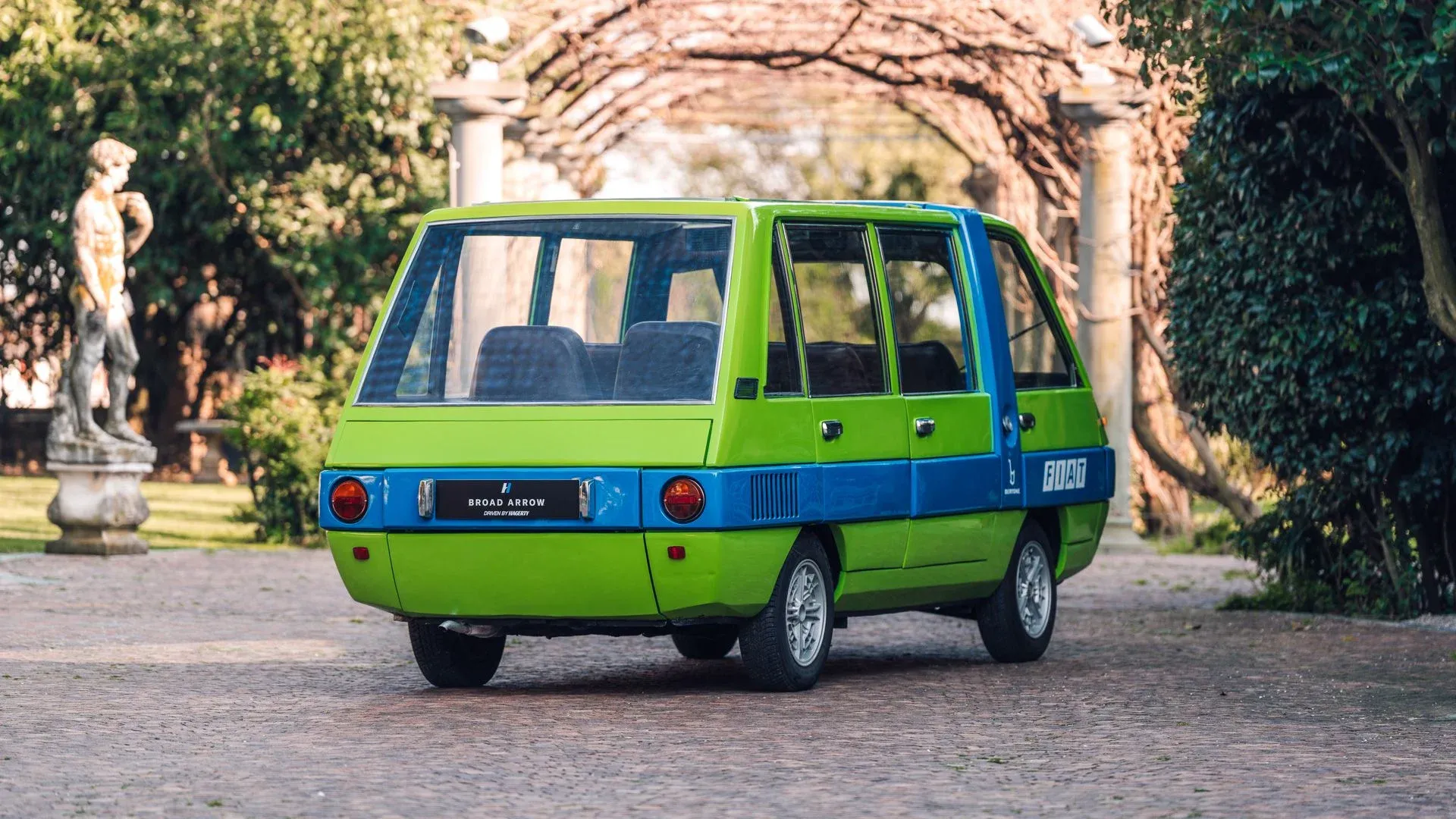 Fiat Visitors Bus - ekskluzywny transport dla gości epoki Agnellego