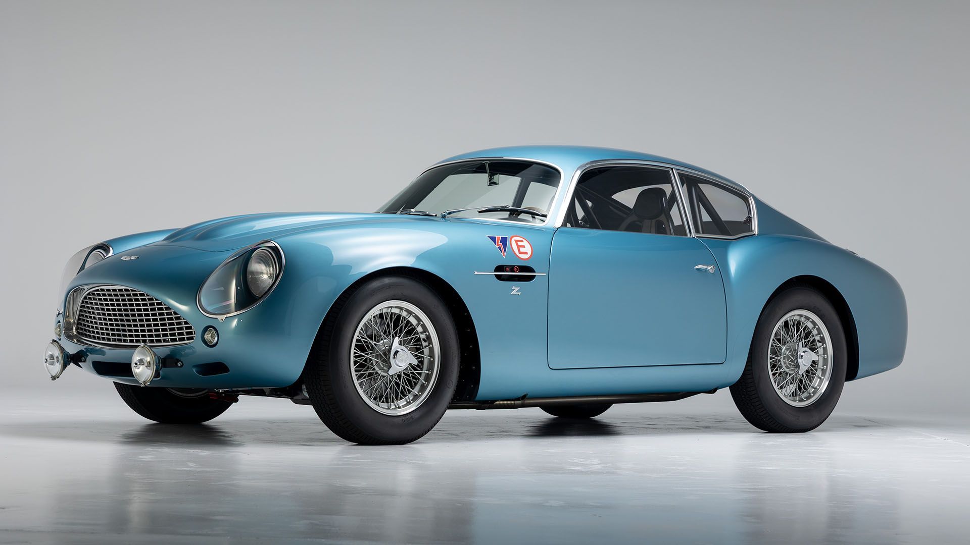 Wyjątkowy duet Aston Martinów trafi na aukcję