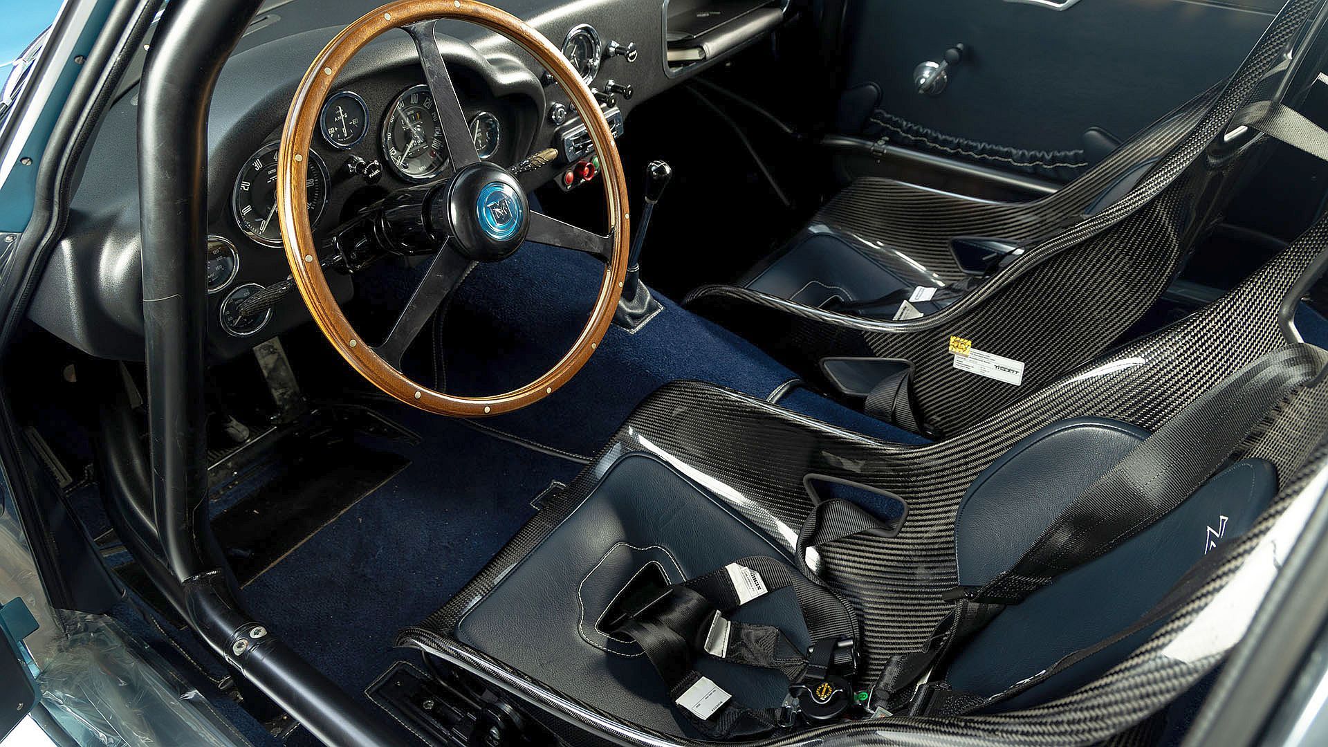 Wyjątkowy duet Aston Martinów trafi na aukcję