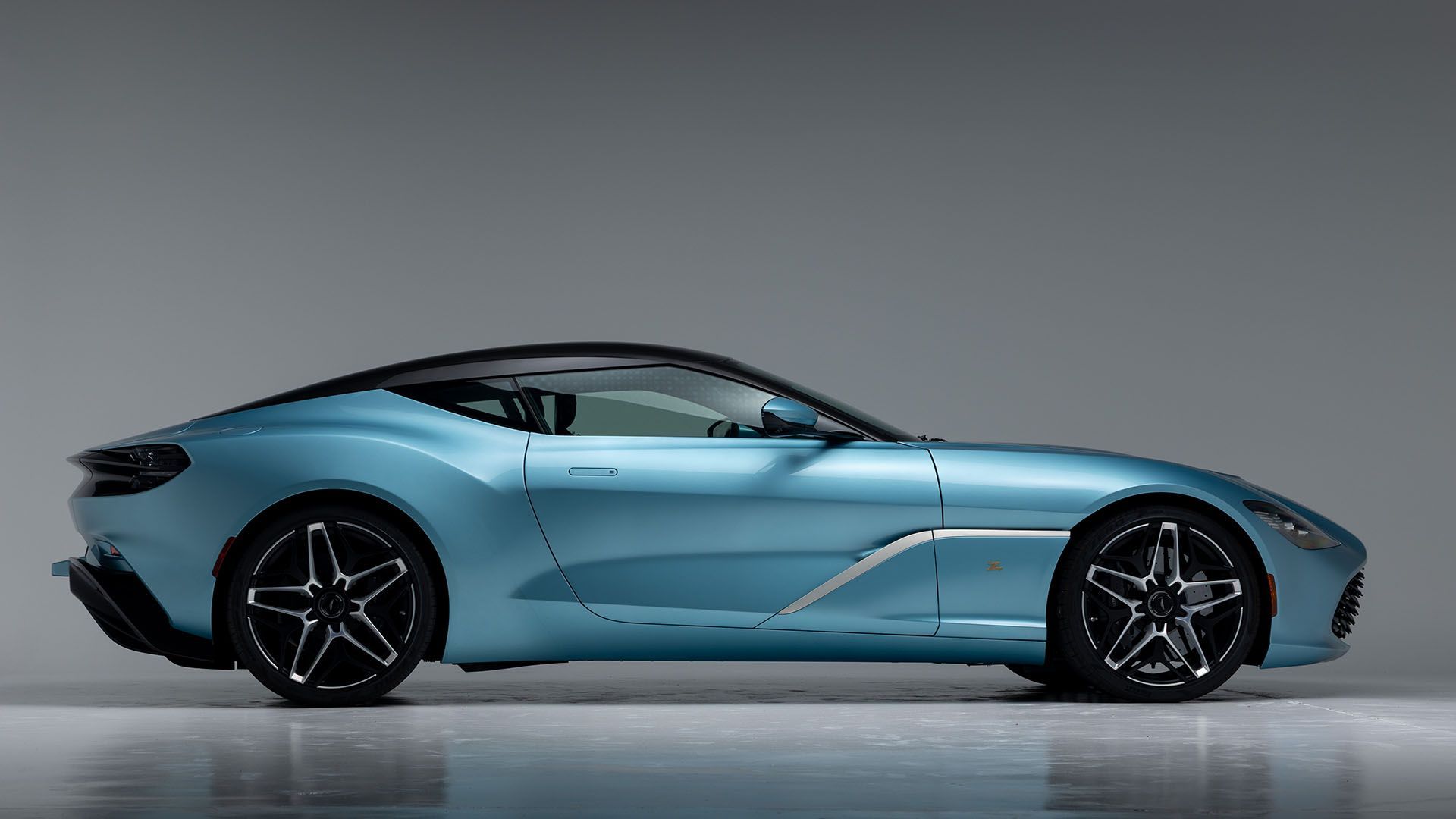 Wyjątkowy duet Aston Martinów trafi na aukcję