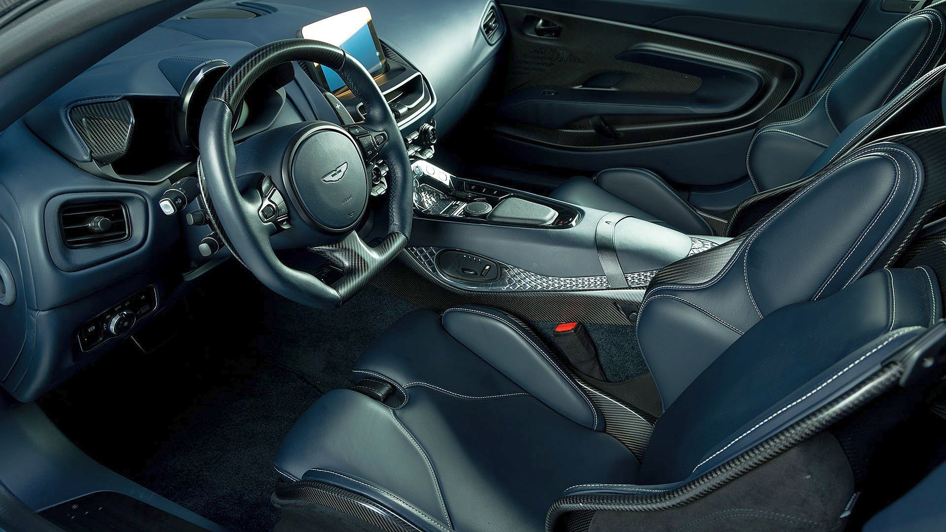 Wyjątkowy duet Aston Martinów trafi na aukcję