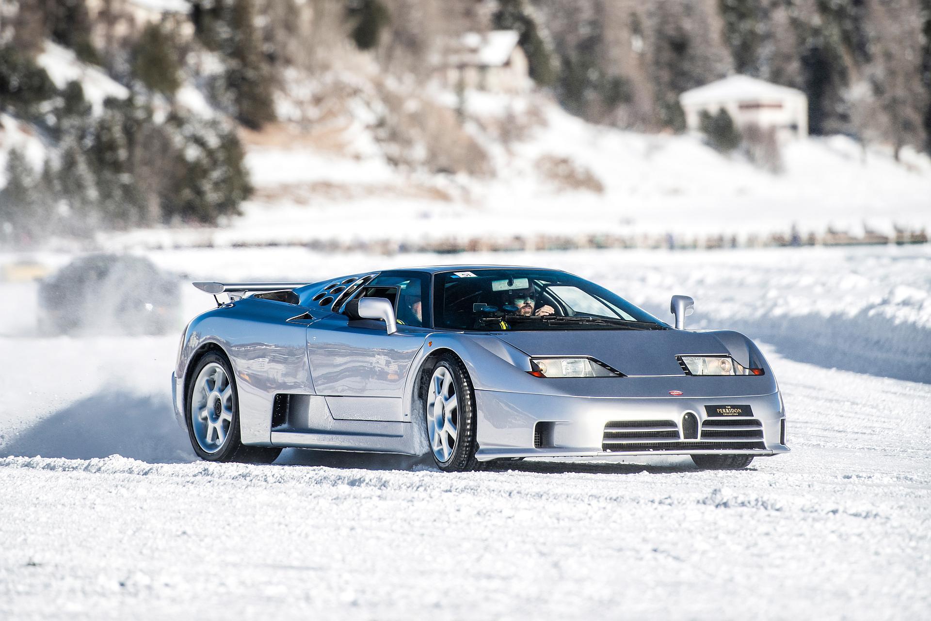 Bugatti na lodzie St. Moritz - spotkanie legendy, sztuki i ekstremalnej techniki