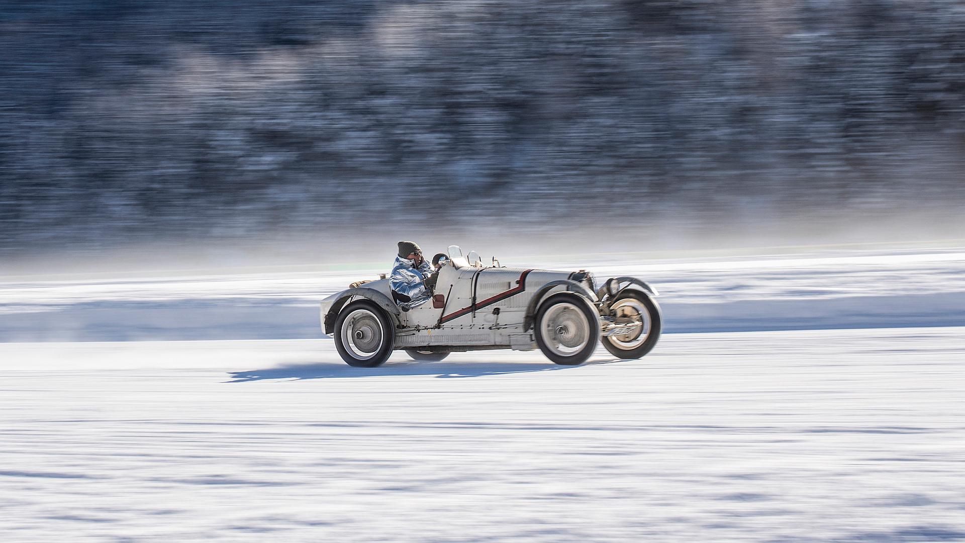 Bugatti na lodzie St. Moritz - spotkanie legendy, sztuki i ekstremalnej techniki